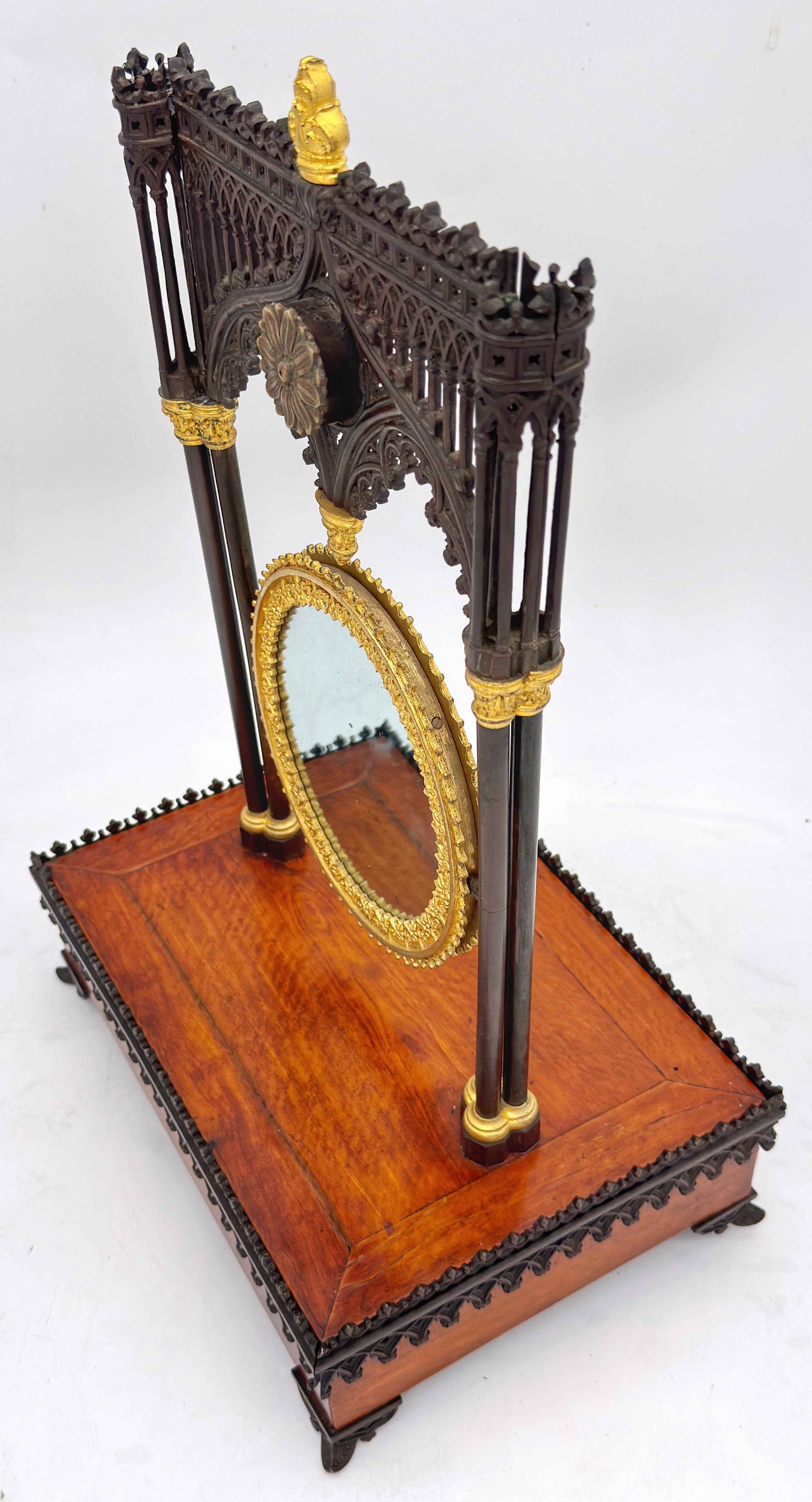 Miroir de courtoisie et coffret à bijoux gothique de Charles X, vers 1835 en vente 5