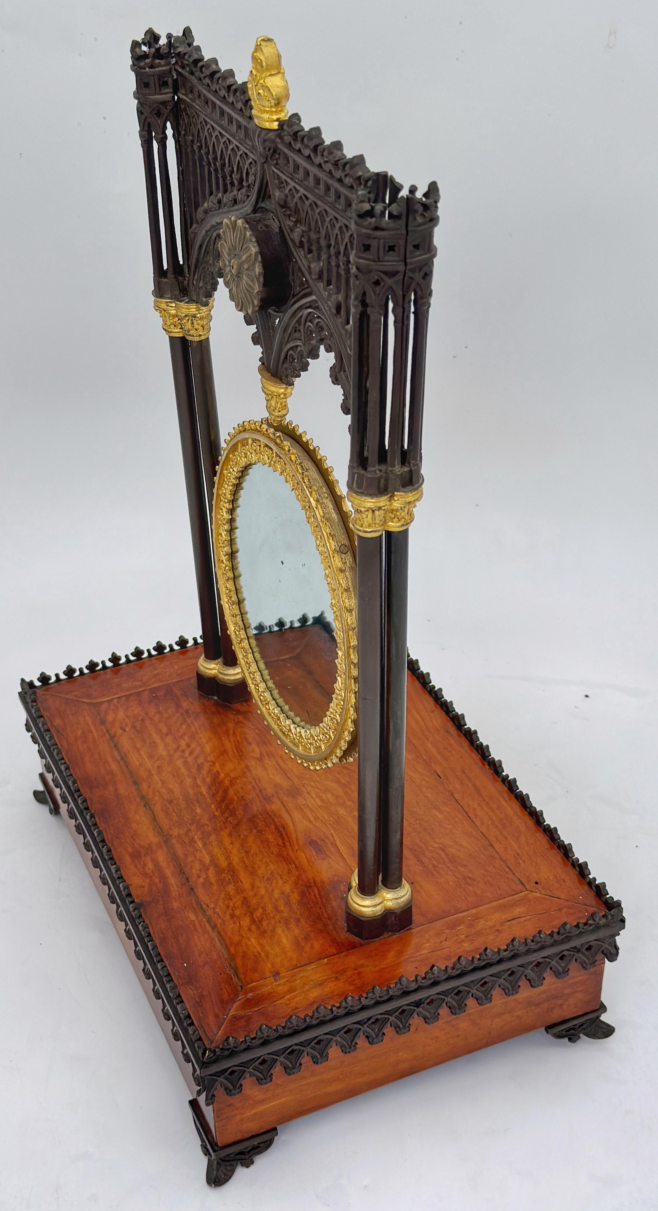 XIXe siècle Miroir de courtoisie et coffret à bijoux gothique de Charles X, vers 1835 en vente
