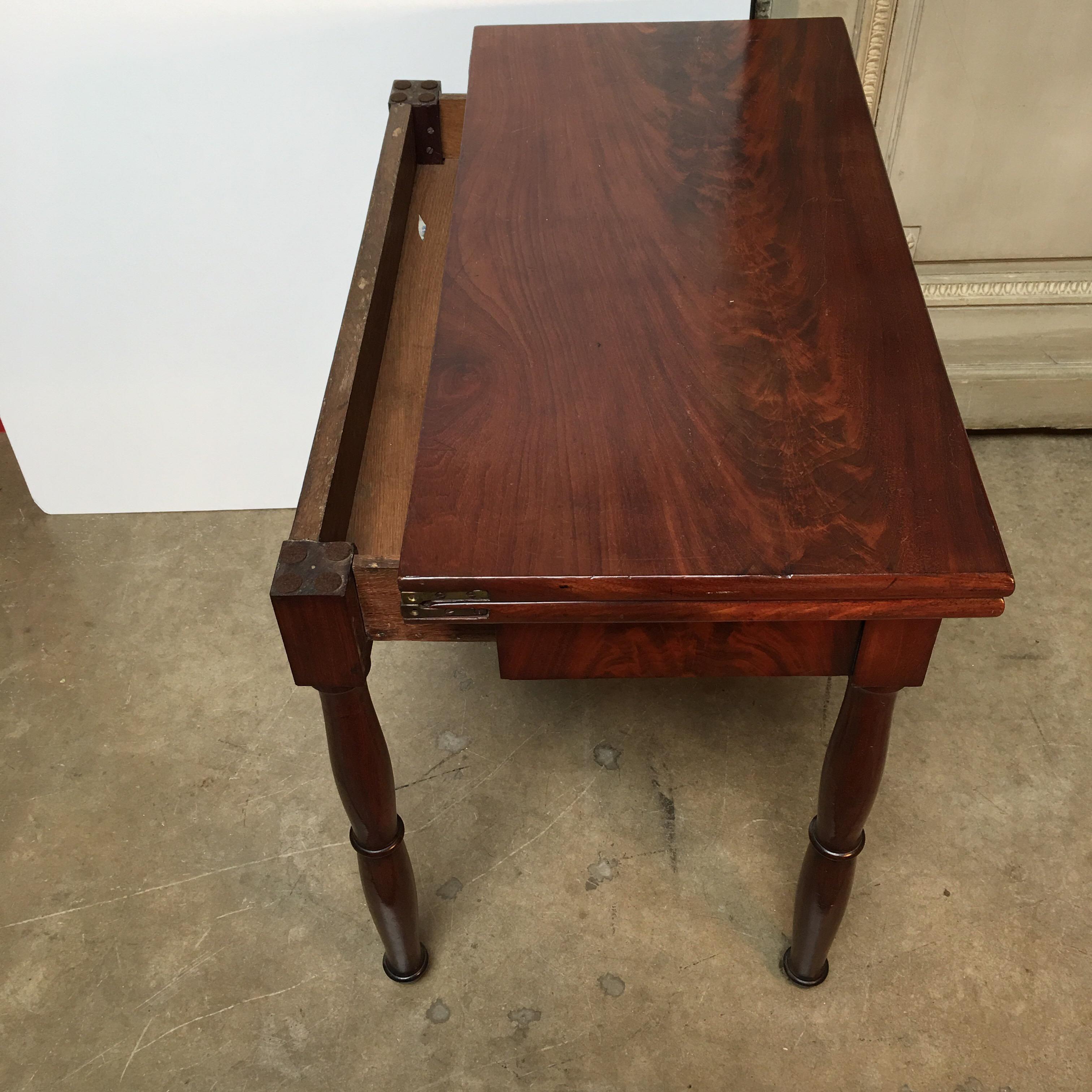 Placage Table de jeu française en acajou de style Charles X en vente