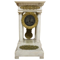 Pendule de cheminée française en marbre et laiton Portico de style Charles X, vers 1860