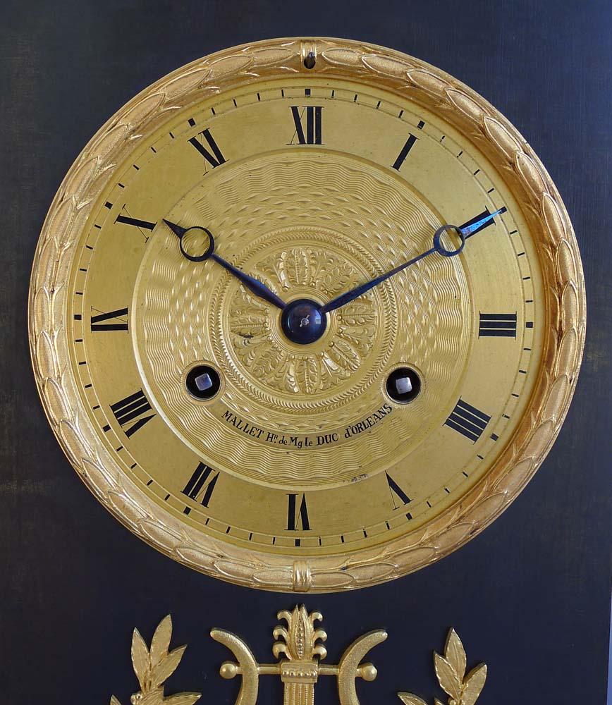 French Charles X Period Mantel Clock in Ormolu and Patinated Bronze In Good Condition For Sale In London, GB