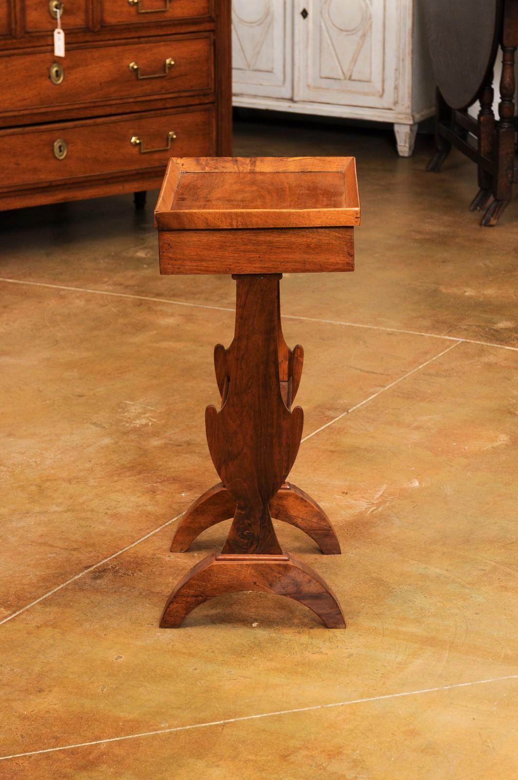 French Charles X Period Walnut 1830s Side Table with Tray Top and Carved Legs For Sale 6