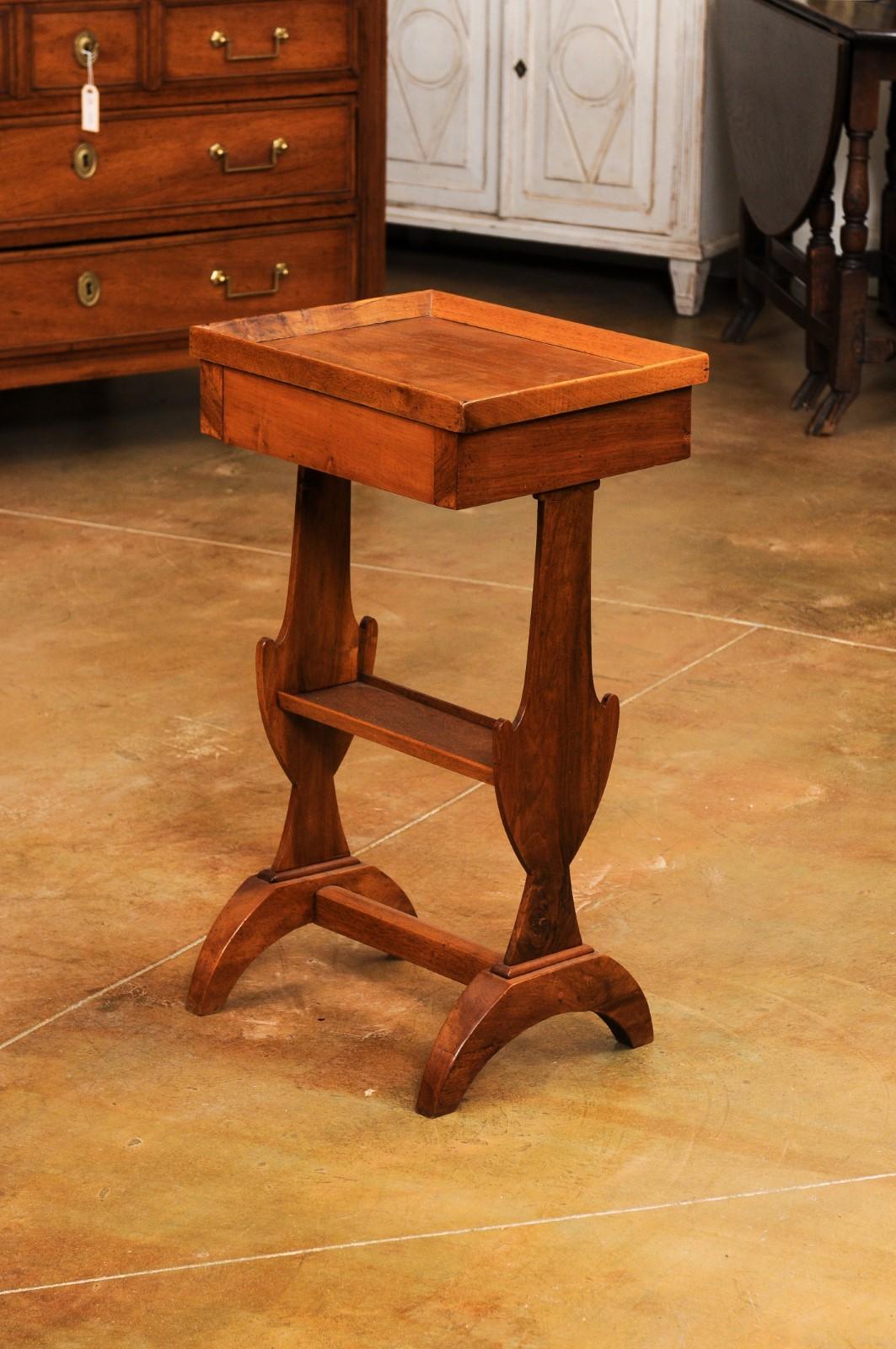 French Charles X Period Walnut 1830s Side Table with Tray Top and Carved Legs For Sale 7