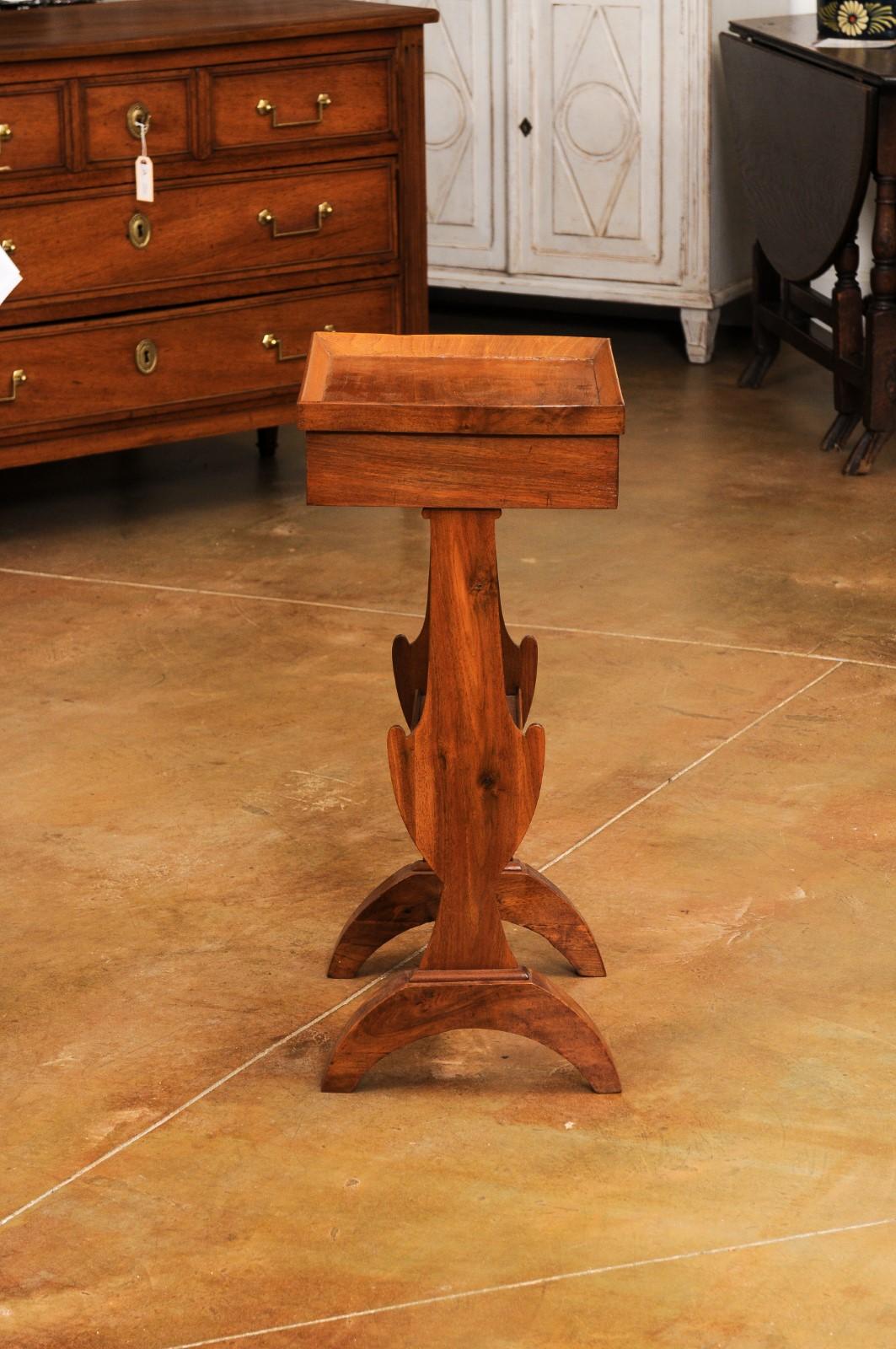 French Charles X Period Walnut 1830s Side Table with Tray Top and Carved Legs For Sale 2