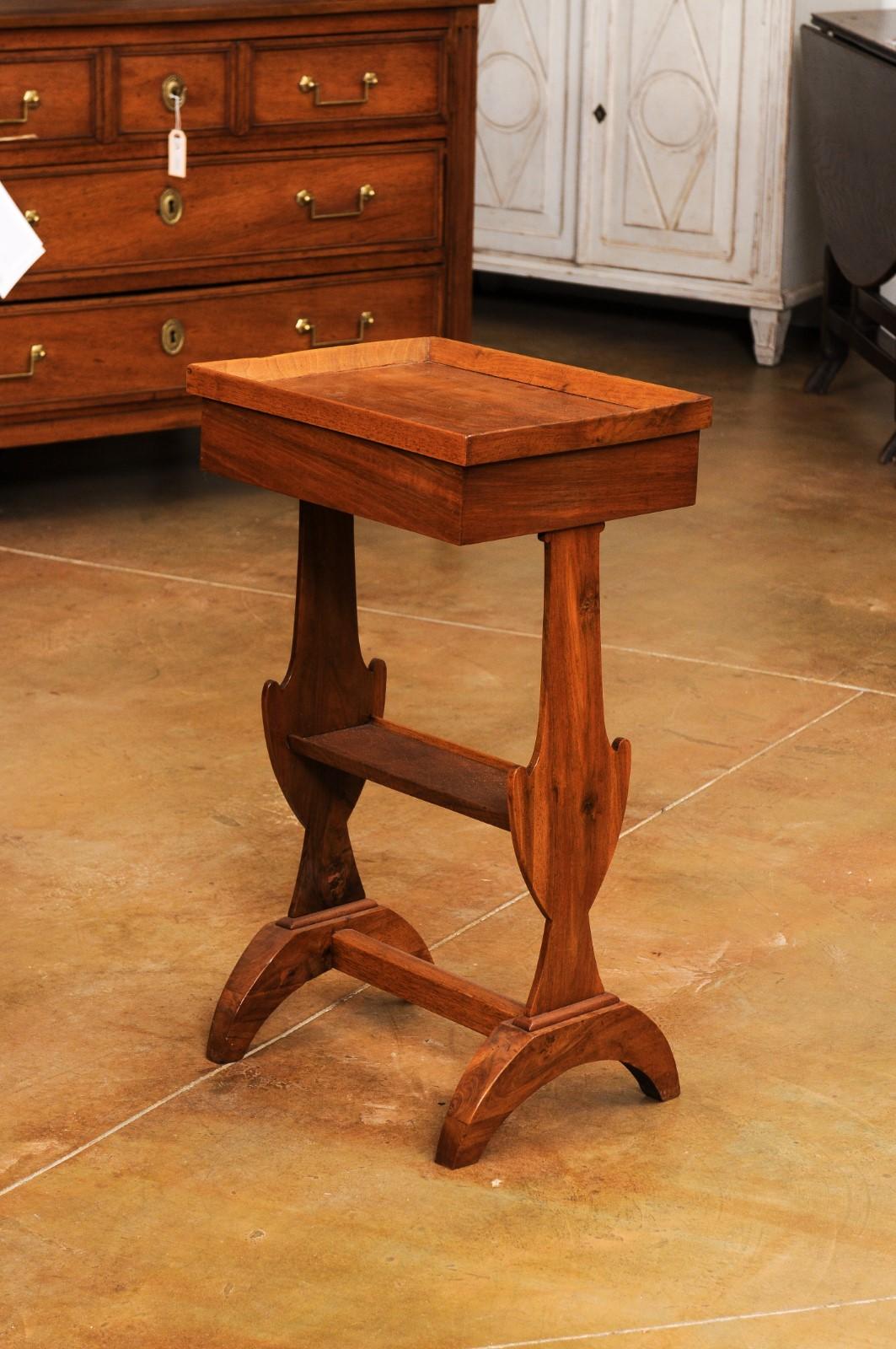 French Charles X Period Walnut 1830s Side Table with Tray Top and Carved Legs For Sale 3