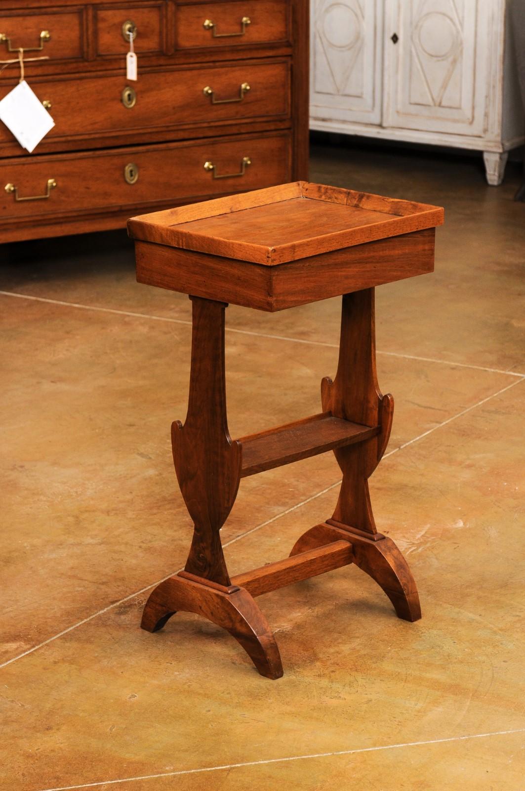 French Charles X Period Walnut 1830s Side Table with Tray Top and Carved Legs For Sale 5