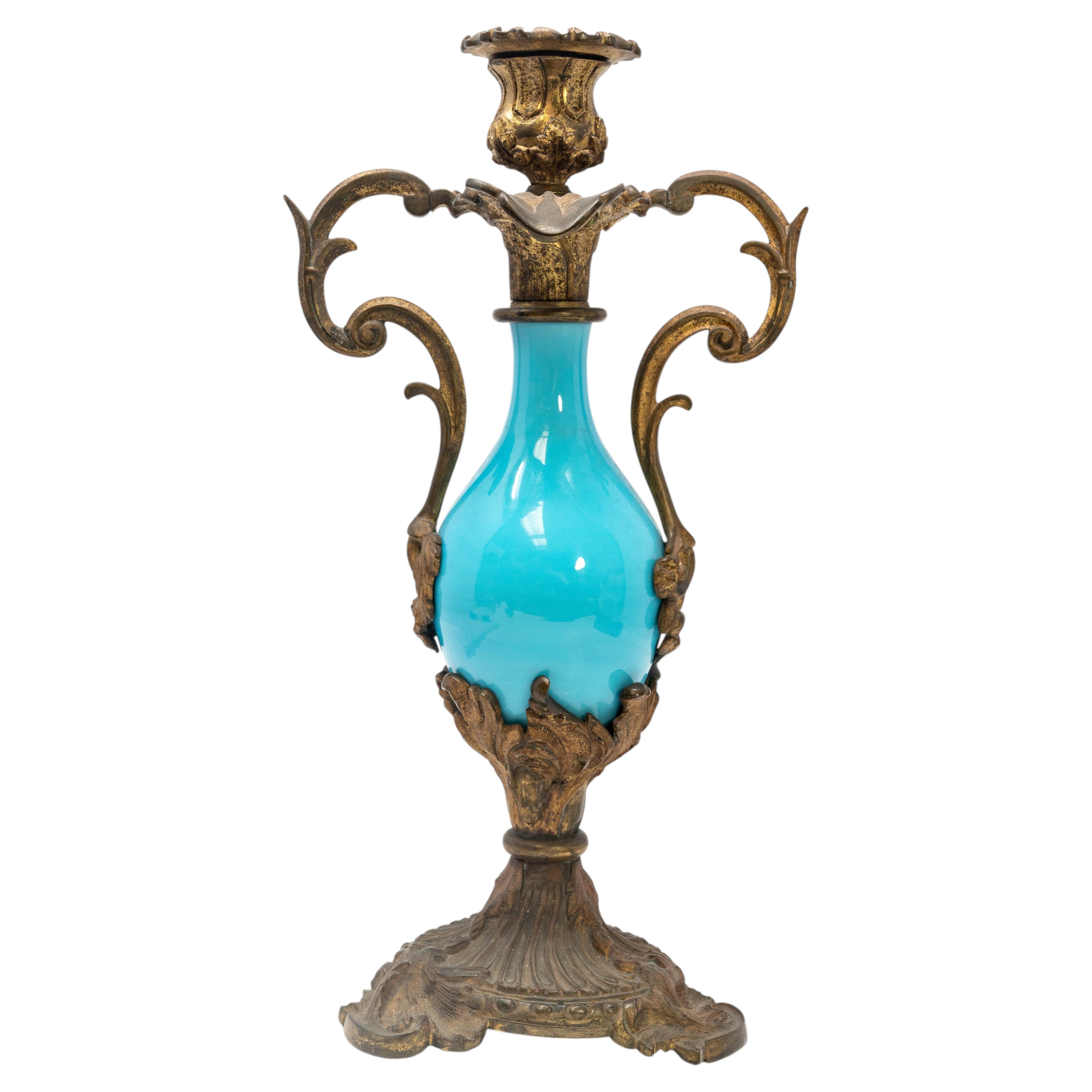Vetro opalino turchese con montatura in bronzo dorato e patinato, in stile francese Charles X