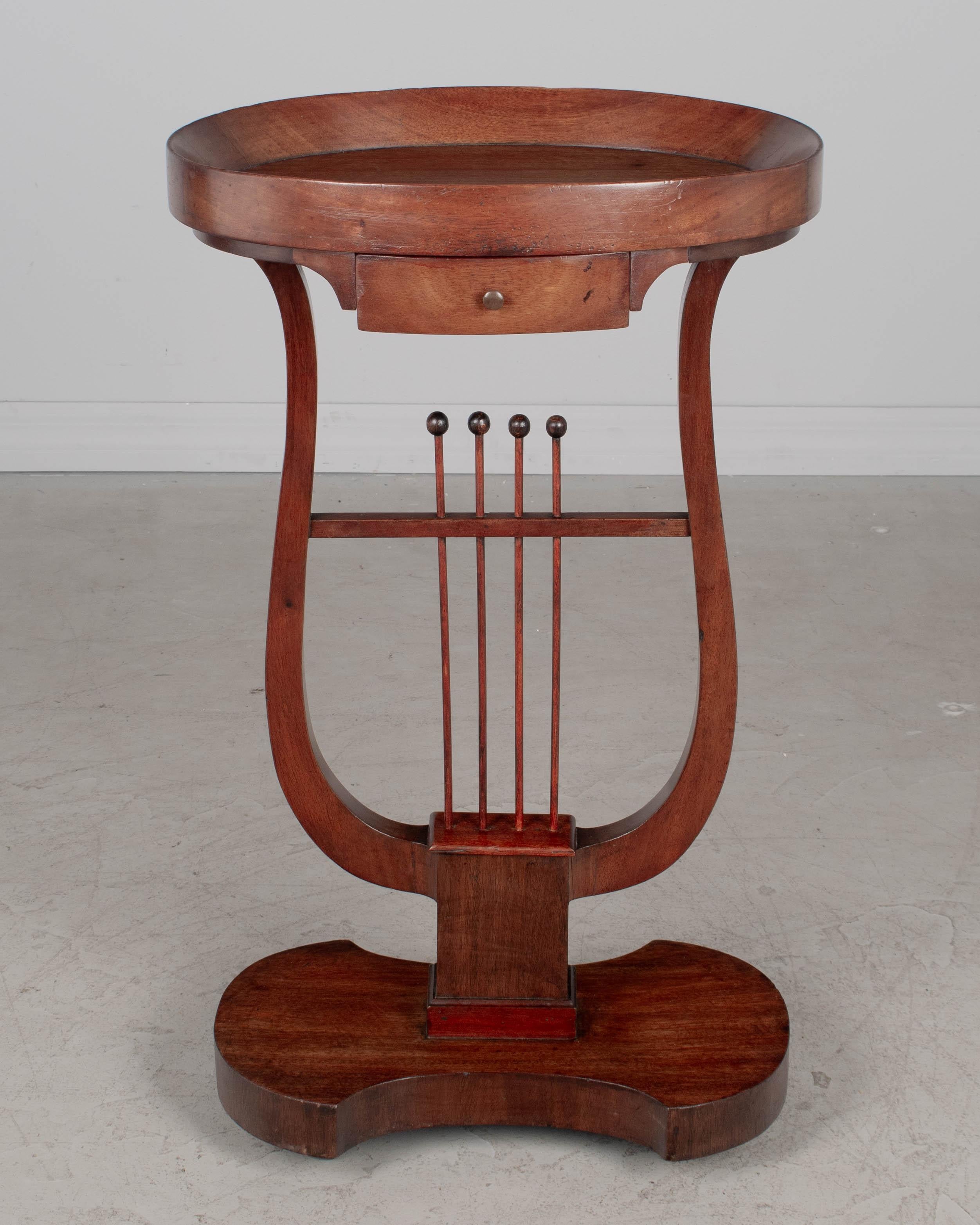 Fait main Table d'appoint en Gueridon de style Charles X en vente