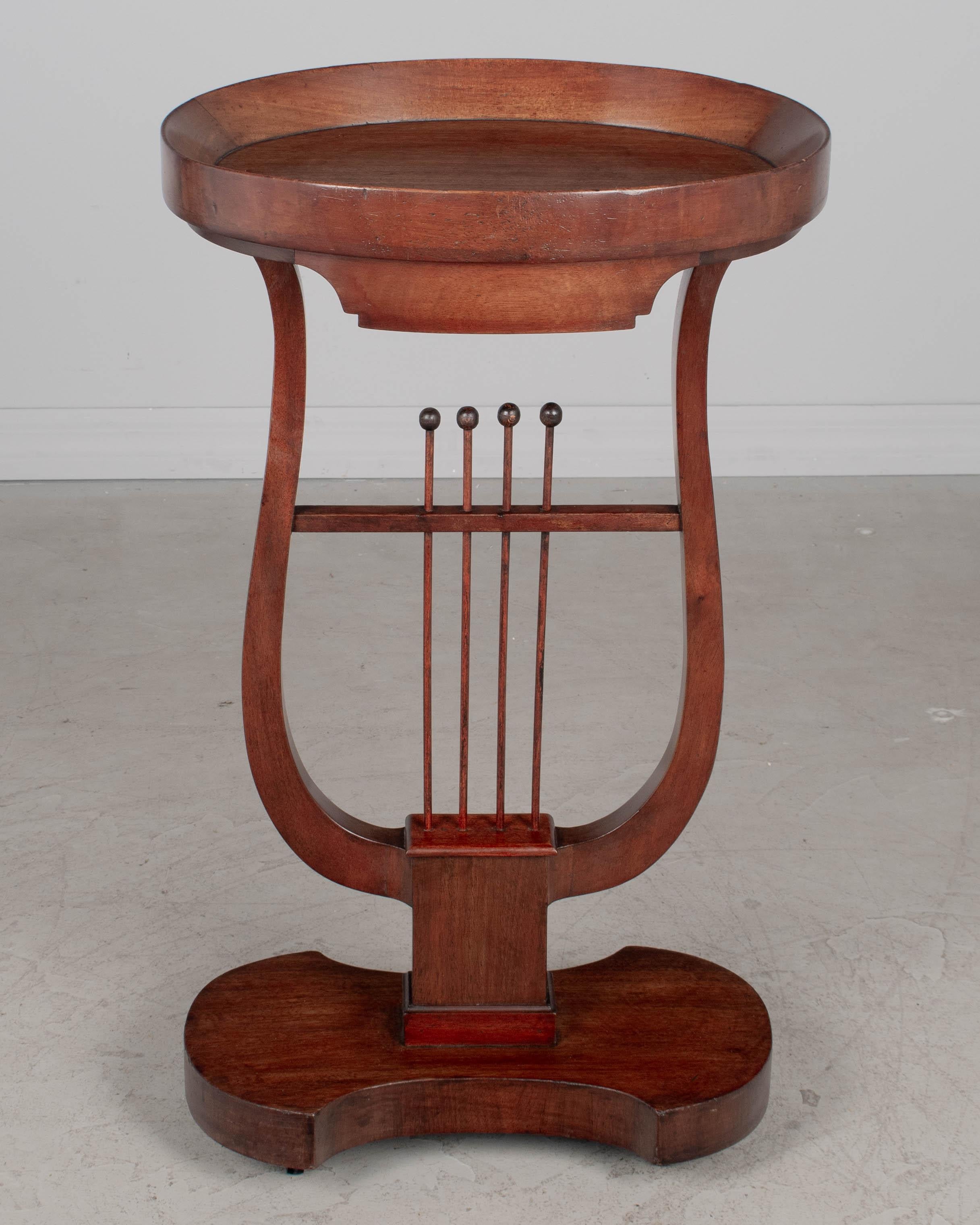 Table d'appoint en Gueridon de style Charles X Bon état - En vente à Winter Park, FL