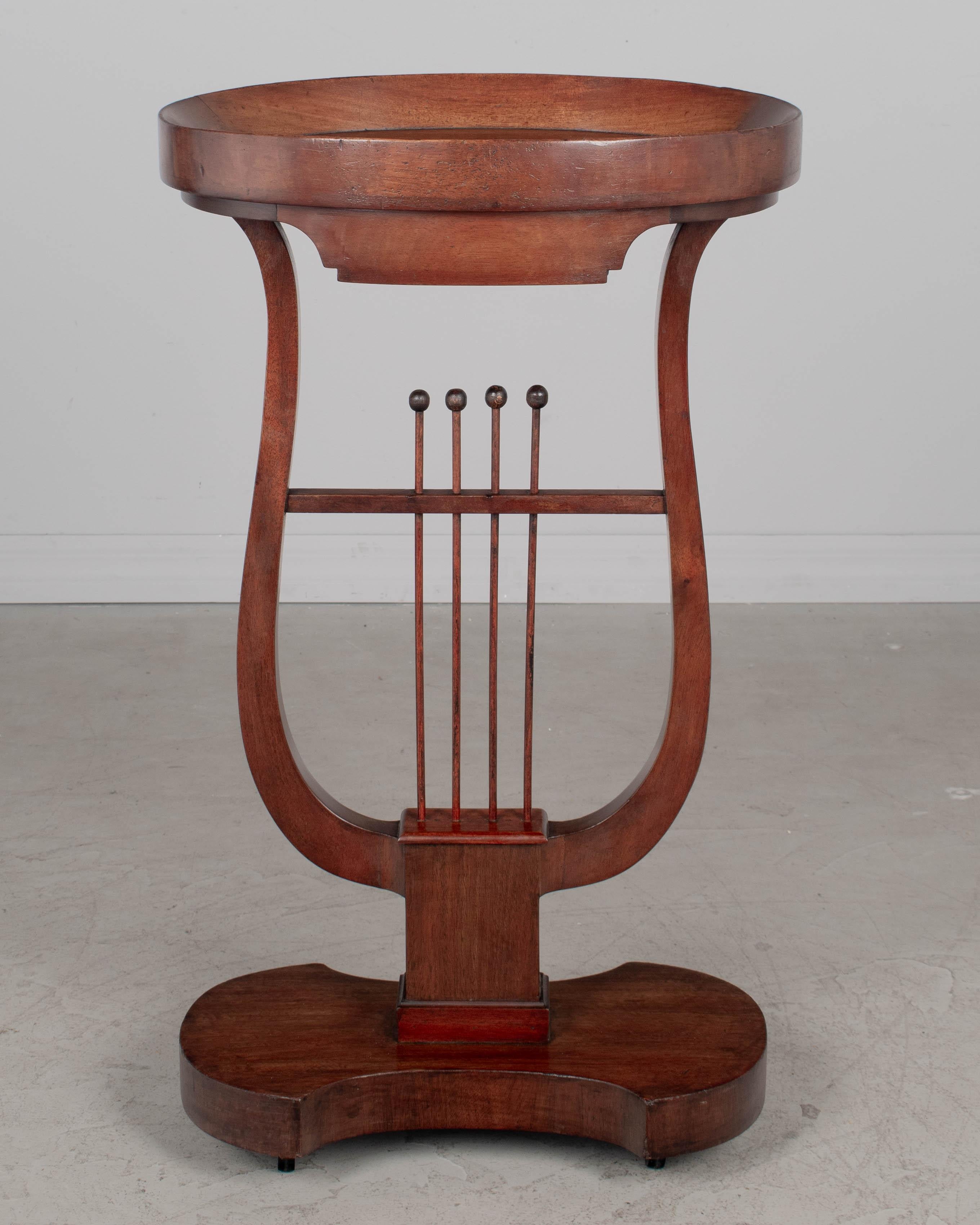 20ième siècle Table d'appoint en Gueridon de style Charles X en vente
