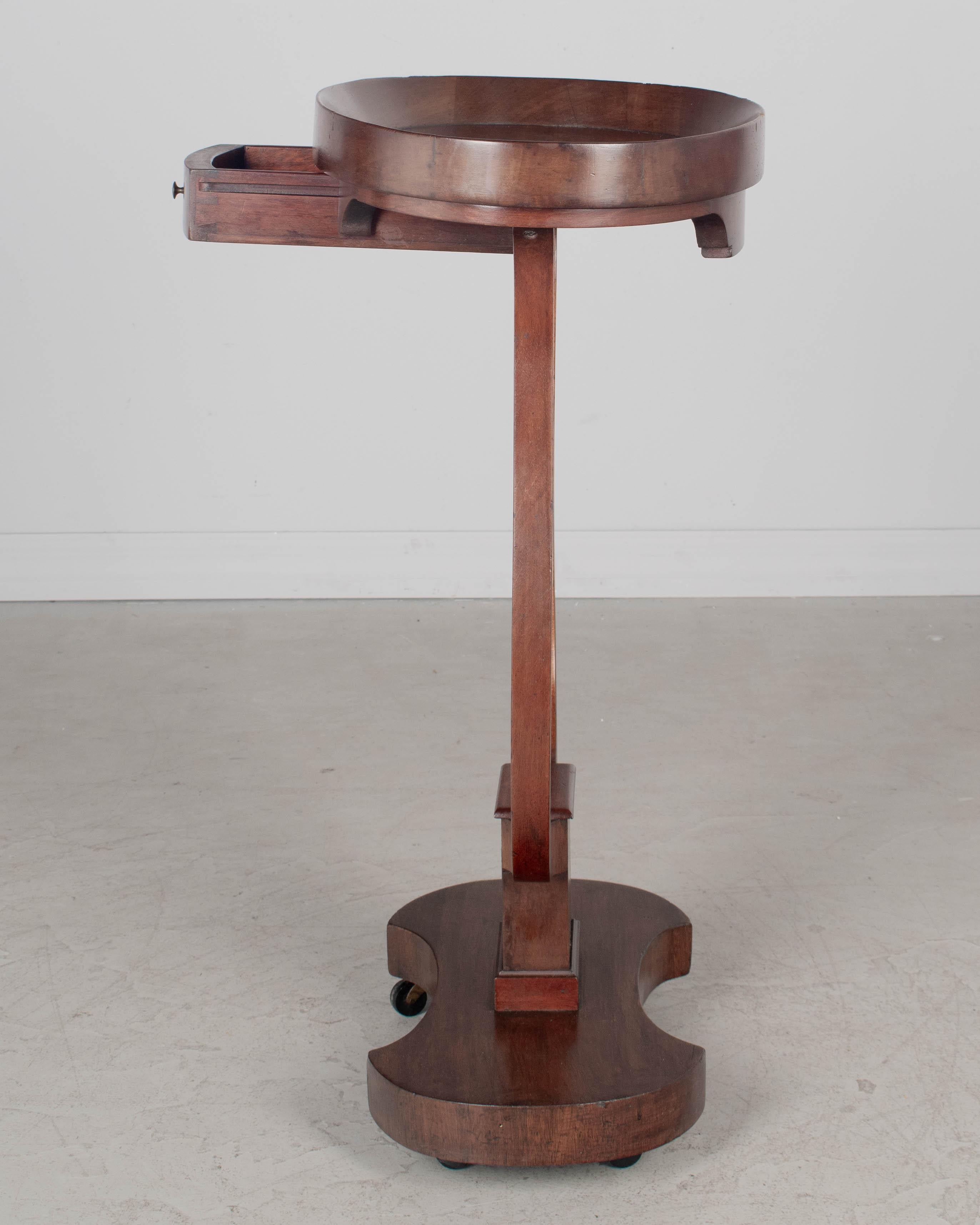 Table d'appoint en Gueridon de style Charles X en vente 1