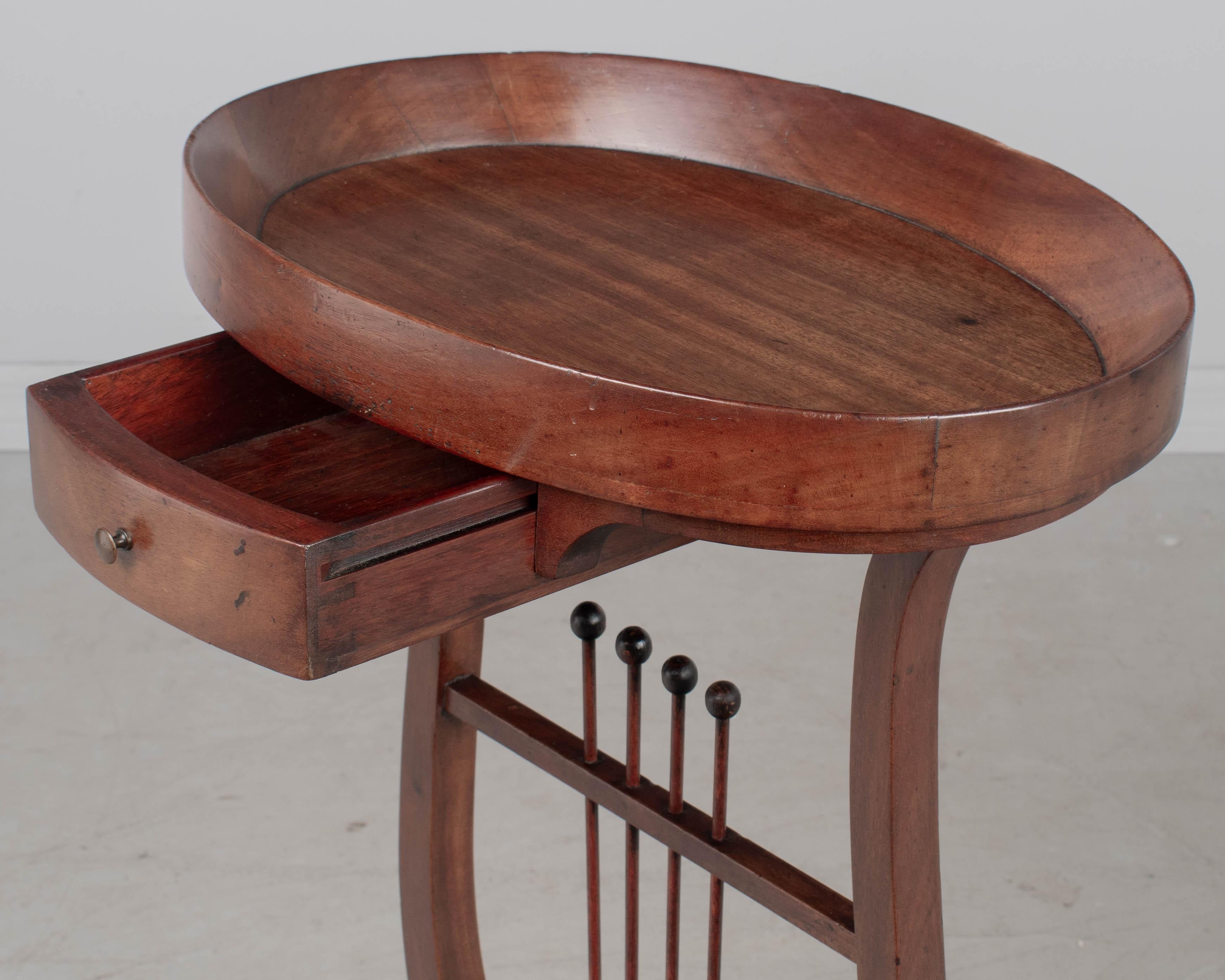 Table d'appoint en Gueridon de style Charles X en vente 2