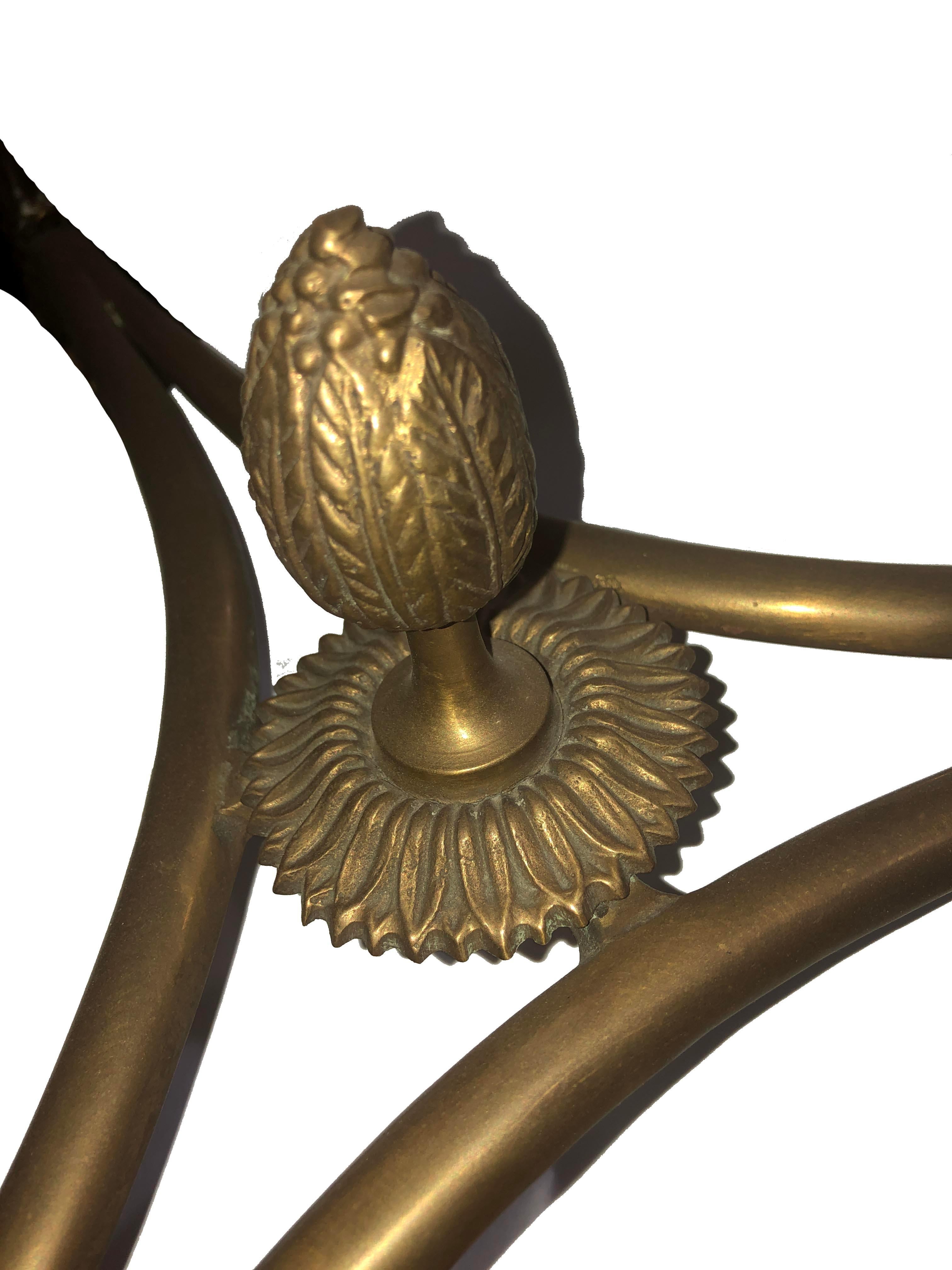 XIXe siècle Table à volutes française de style Charles X en bronze en vente