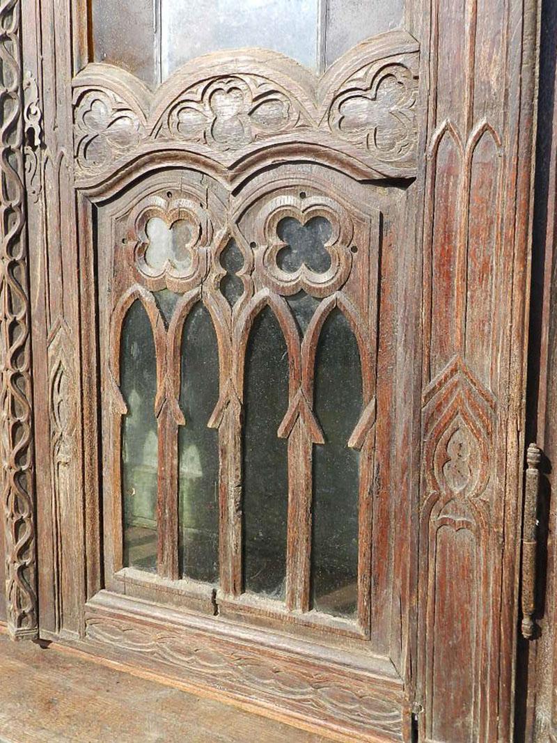 French Gothic Revival Bookcase C19 Vitrine Dresser to Wax Chateau Barn Find In Good Condition In Mimizan, FR