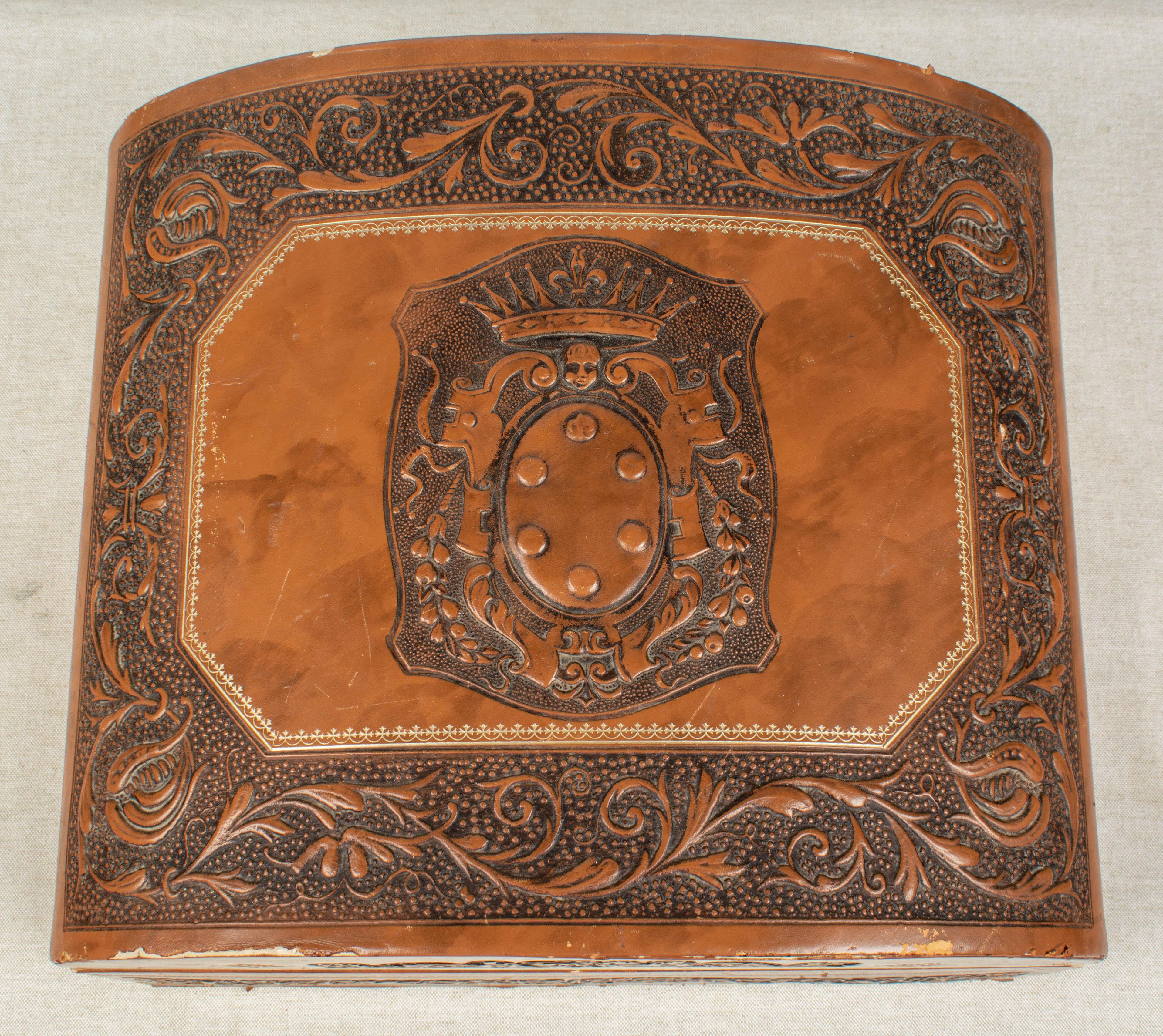 Renaissance French Chateaux Porcelain Plaques, Box, Set of Six For Sale