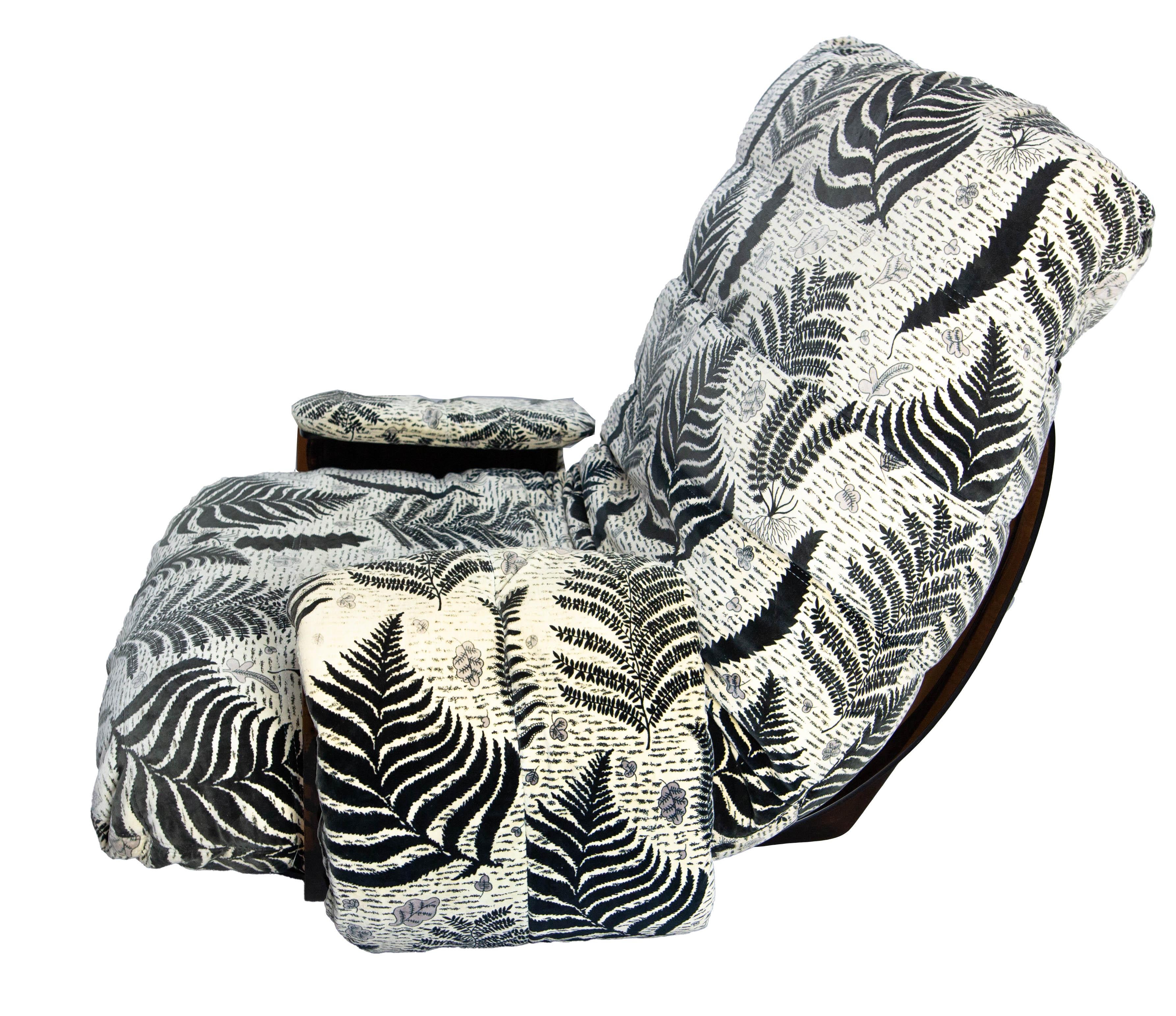 Francese Sedia Chauffeuse francese in policarbonato e tessuto Roder & Ducaroy per Ligne Roset in vendita