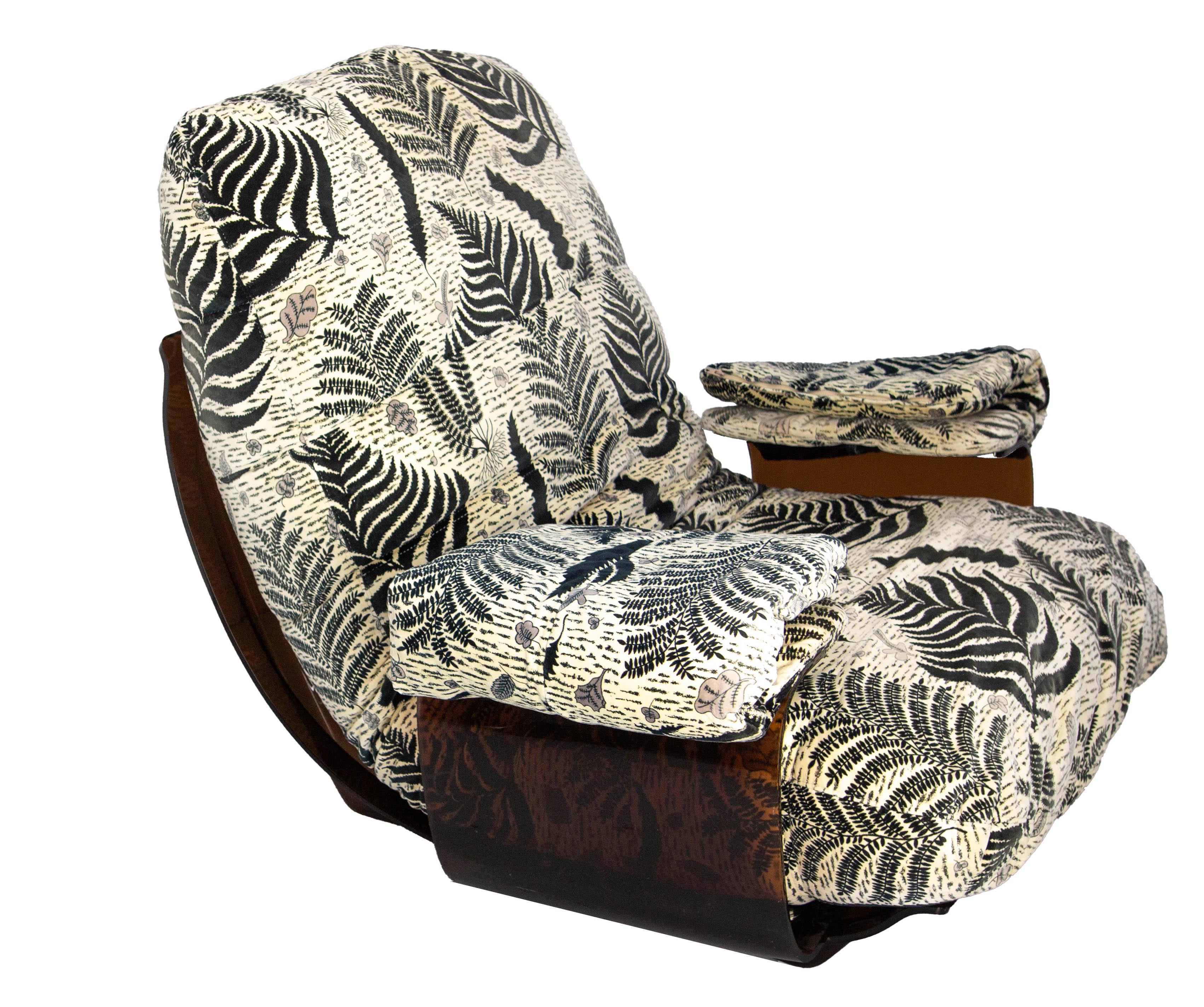 XX secolo Sedia Chauffeuse francese in policarbonato e tessuto Roder & Ducaroy per Ligne Roset in vendita