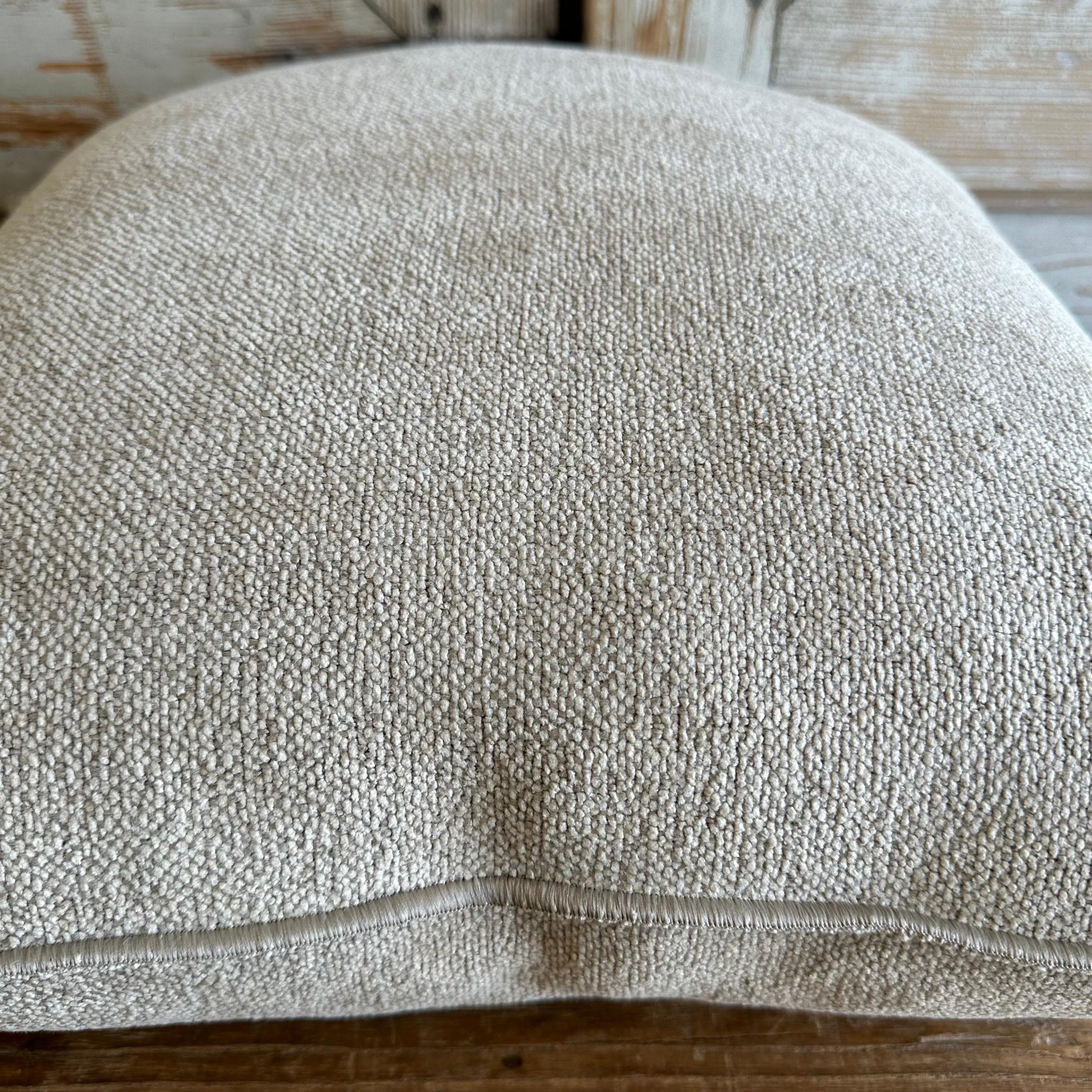 Französisches Chenille-Kissen mit Daunen-Feder-Einsatz im Angebot 1