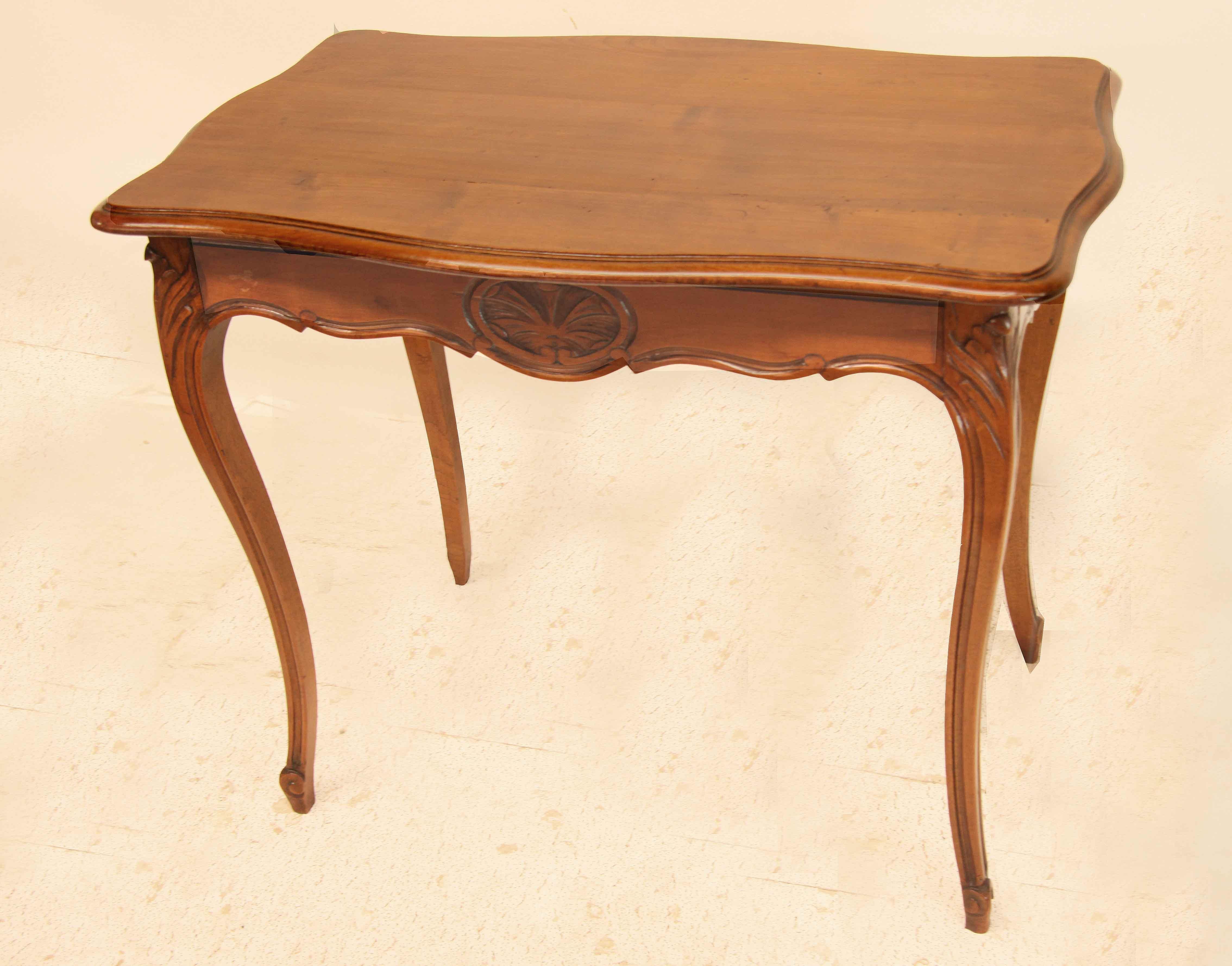 French Cherry Center Table In Good Condition For Sale In Wilson, NC