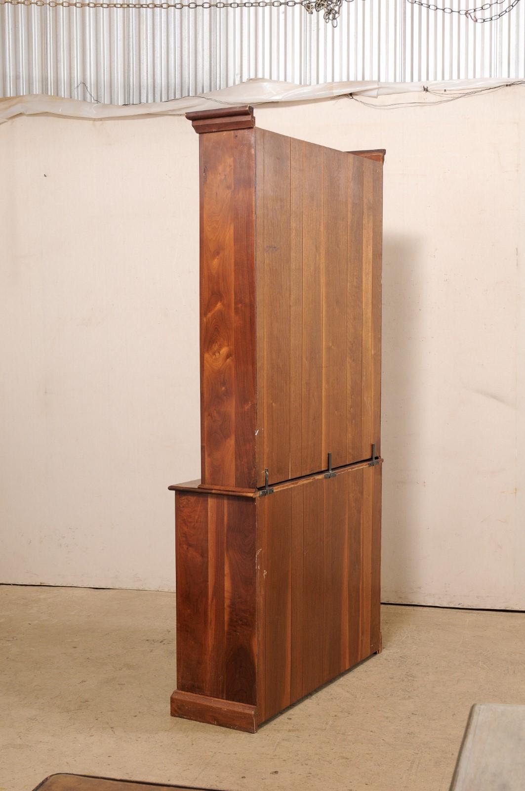 Wood Wood francese da oltre 7,5 piedi. Armadio alto chiuso con profondità sottile, metà del XX secolo in vendita 2
