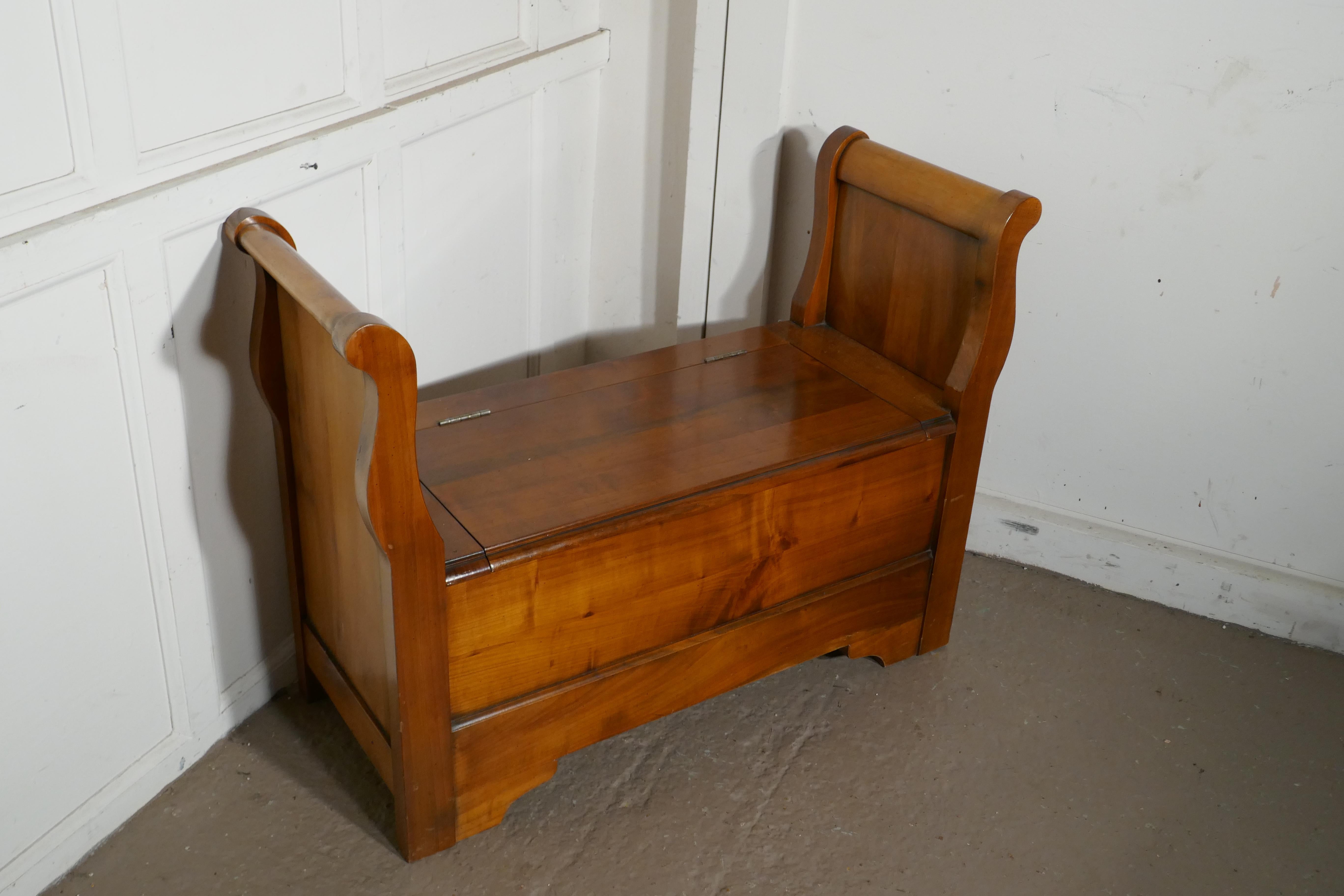 French Cherrywood Box Settle, Bench Hall Seat In Good Condition In Godshill, Isle of Wight