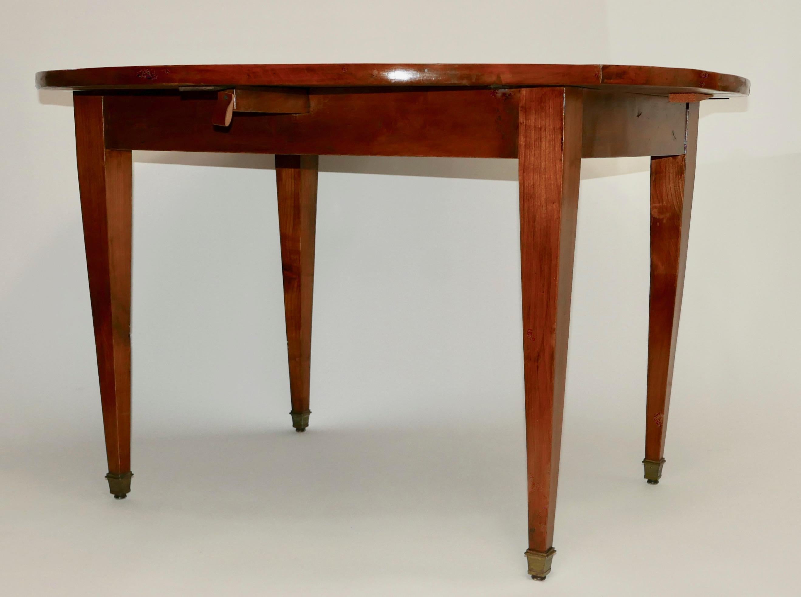 French Cherry Wood Drop-Leaf Table, Early 19th Century In Good Condition In San Francisco, CA