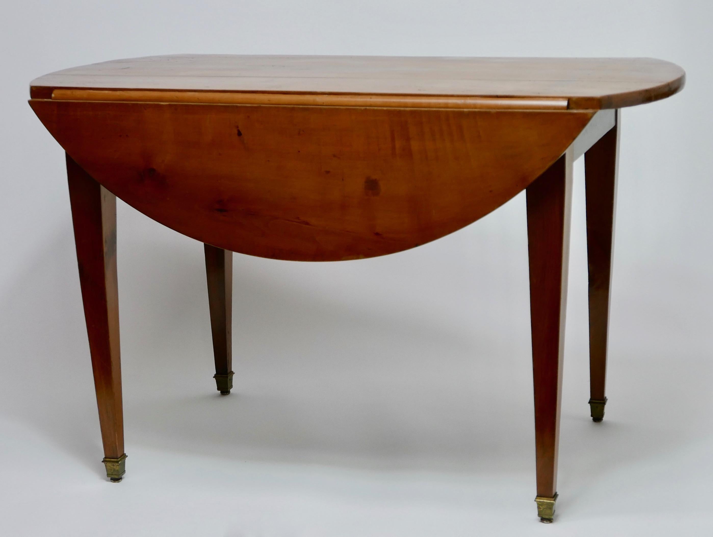 French Cherry Wood Drop-Leaf Table, Early 19th Century 1