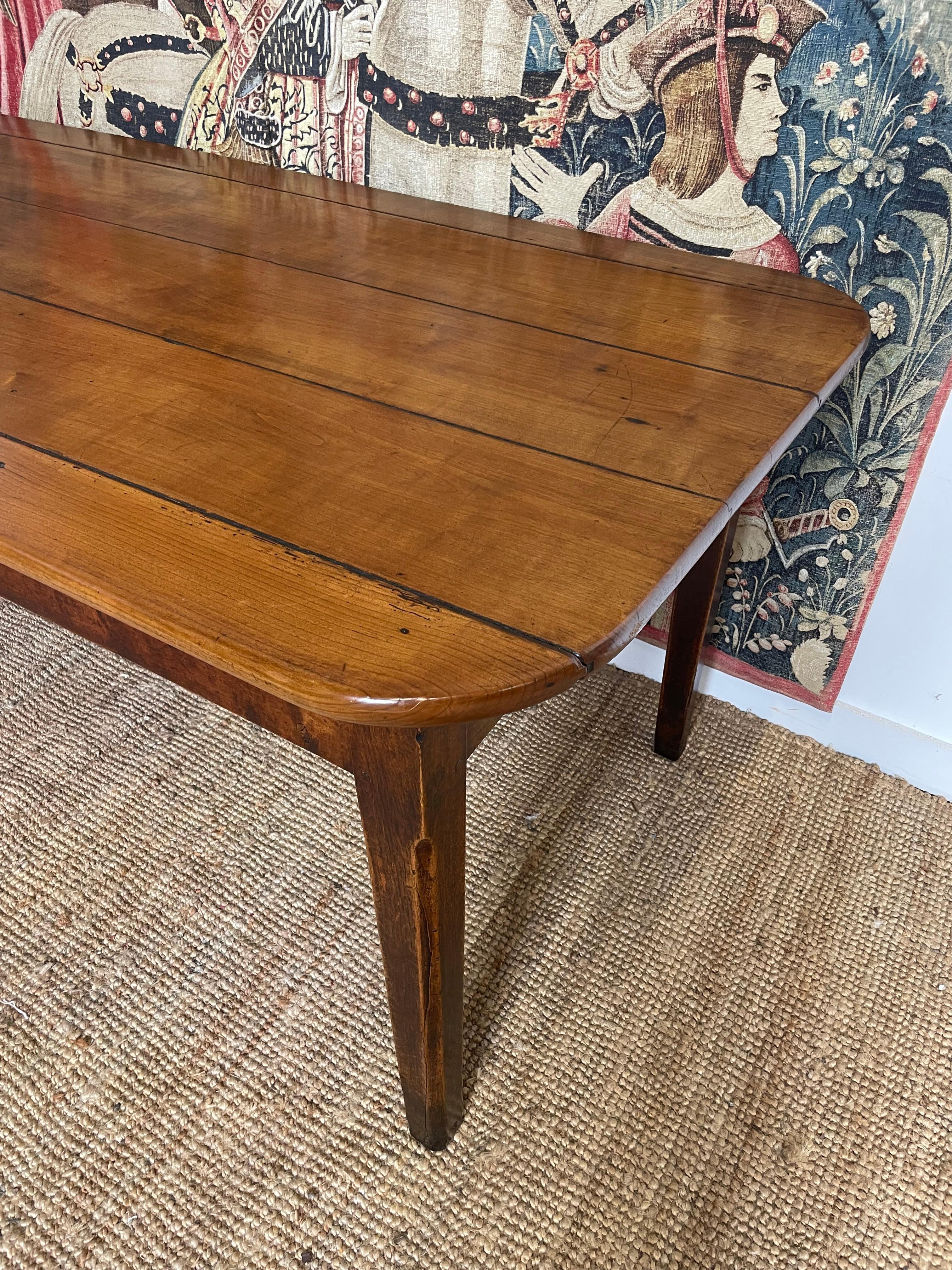 Country French Cherry wood farmhouse table 8 seater  For Sale