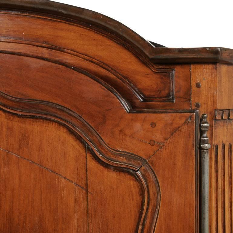 short armoire