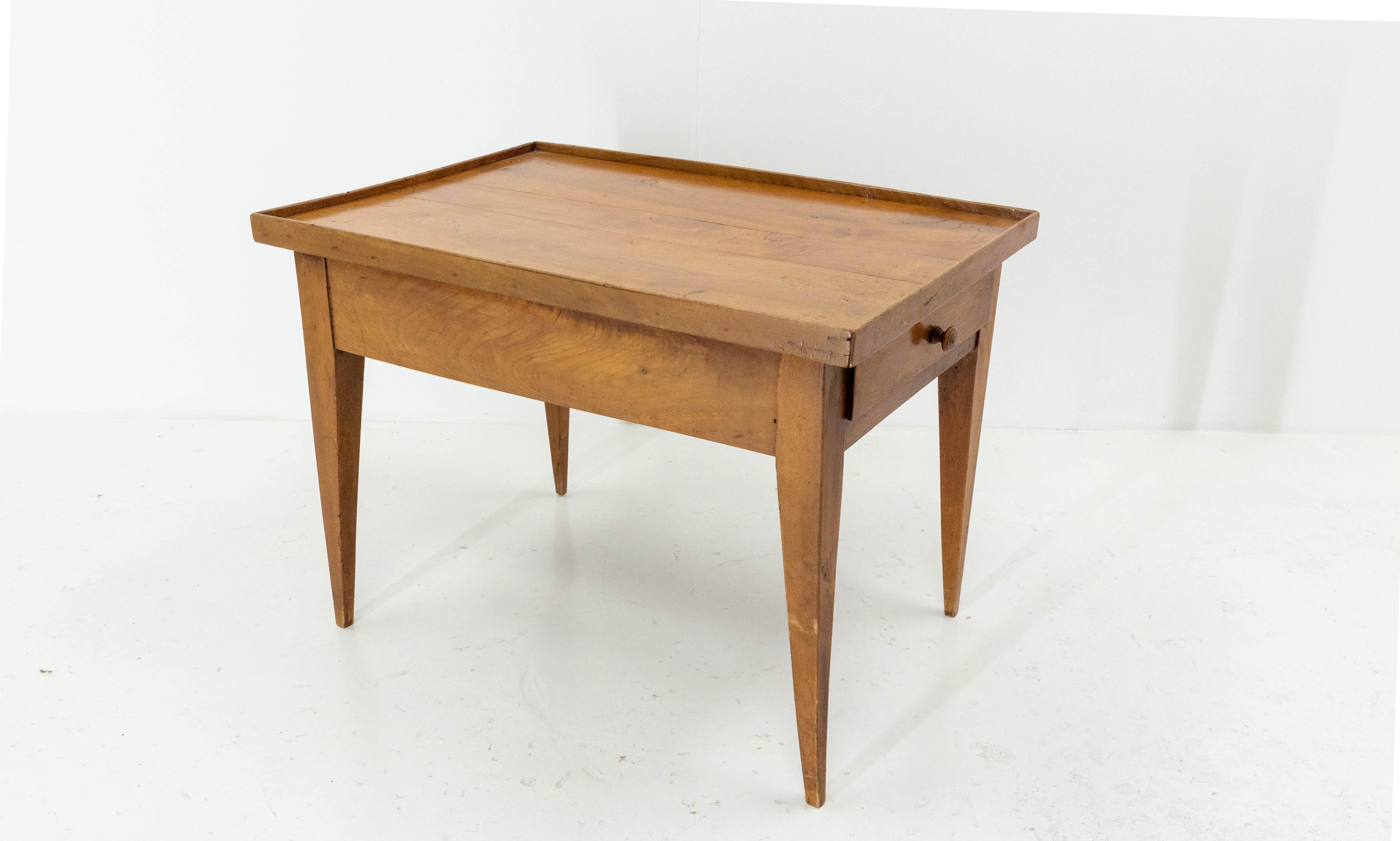 French Cherrywood Coffee Table with Drawers Country Style, Late 19th Century In Good Condition For Sale In Labrit, Landes