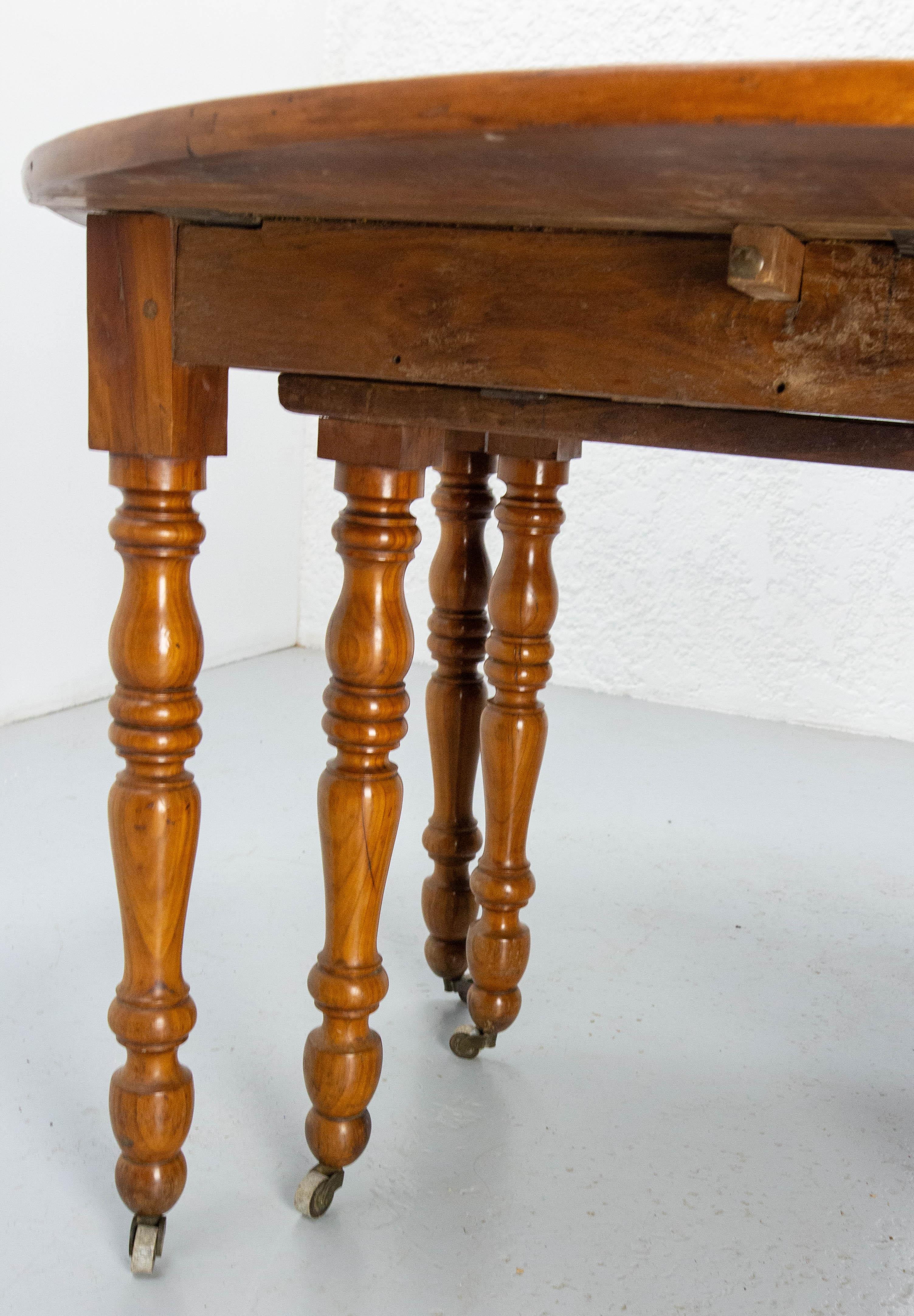 French Cherrywood Dining Extending Table Louis Philippe Period, Mid 19th C For Sale 9