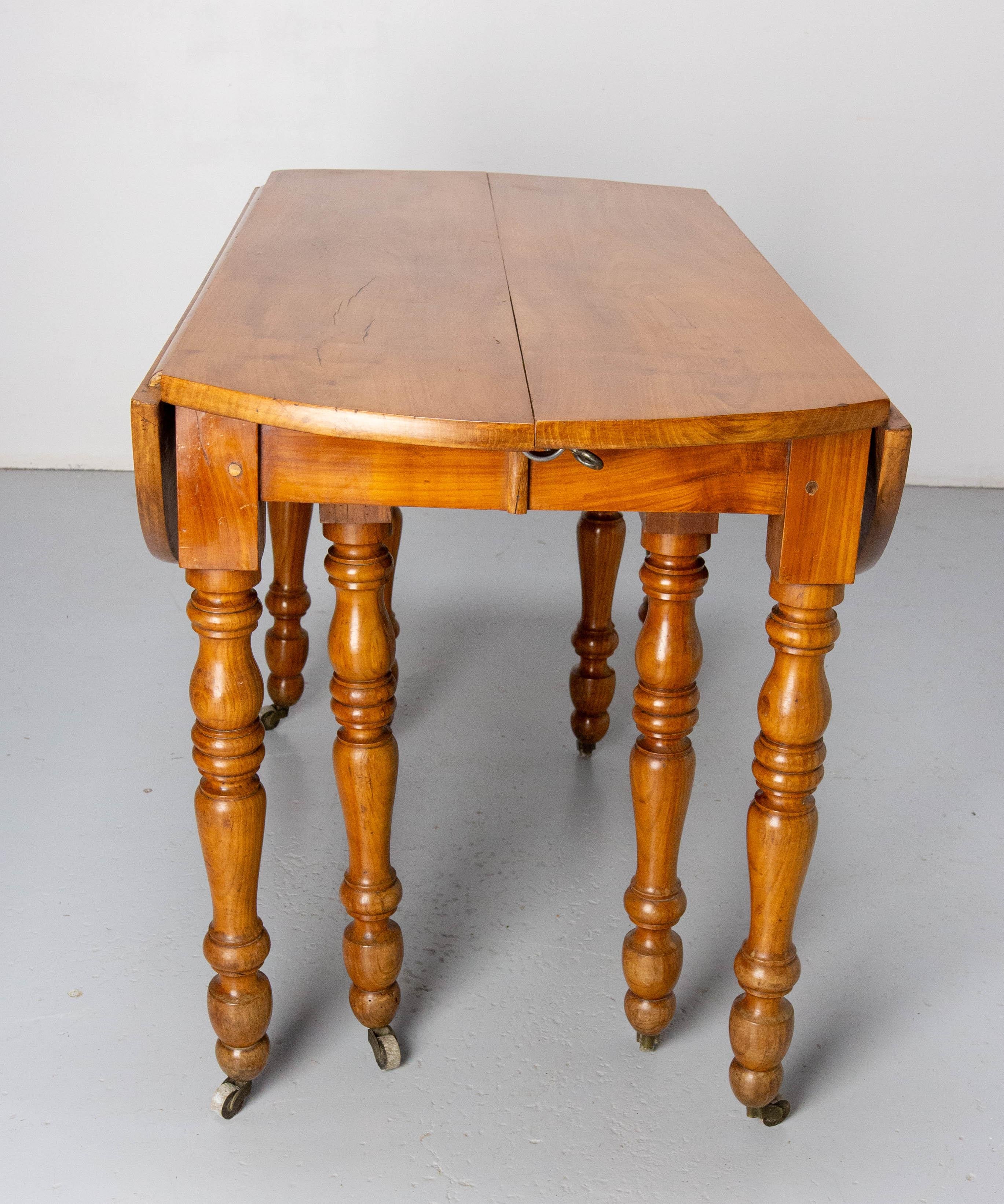French Cherrywood Dining Extending Table Louis Philippe Period, Mid 19th C For Sale 10