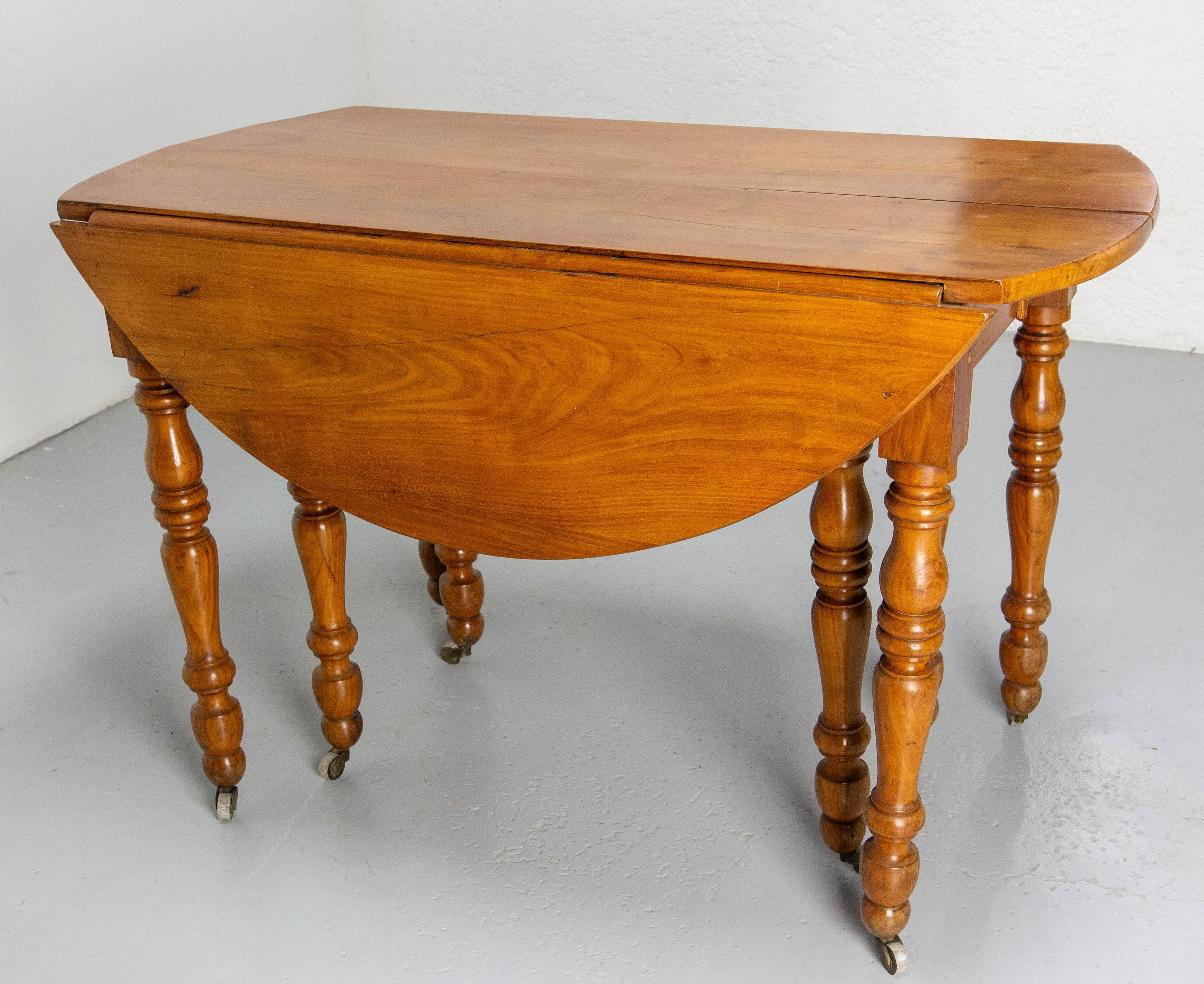 French Cherrywood Dining Extending Table Louis Philippe Period, Mid 19th C For Sale 11