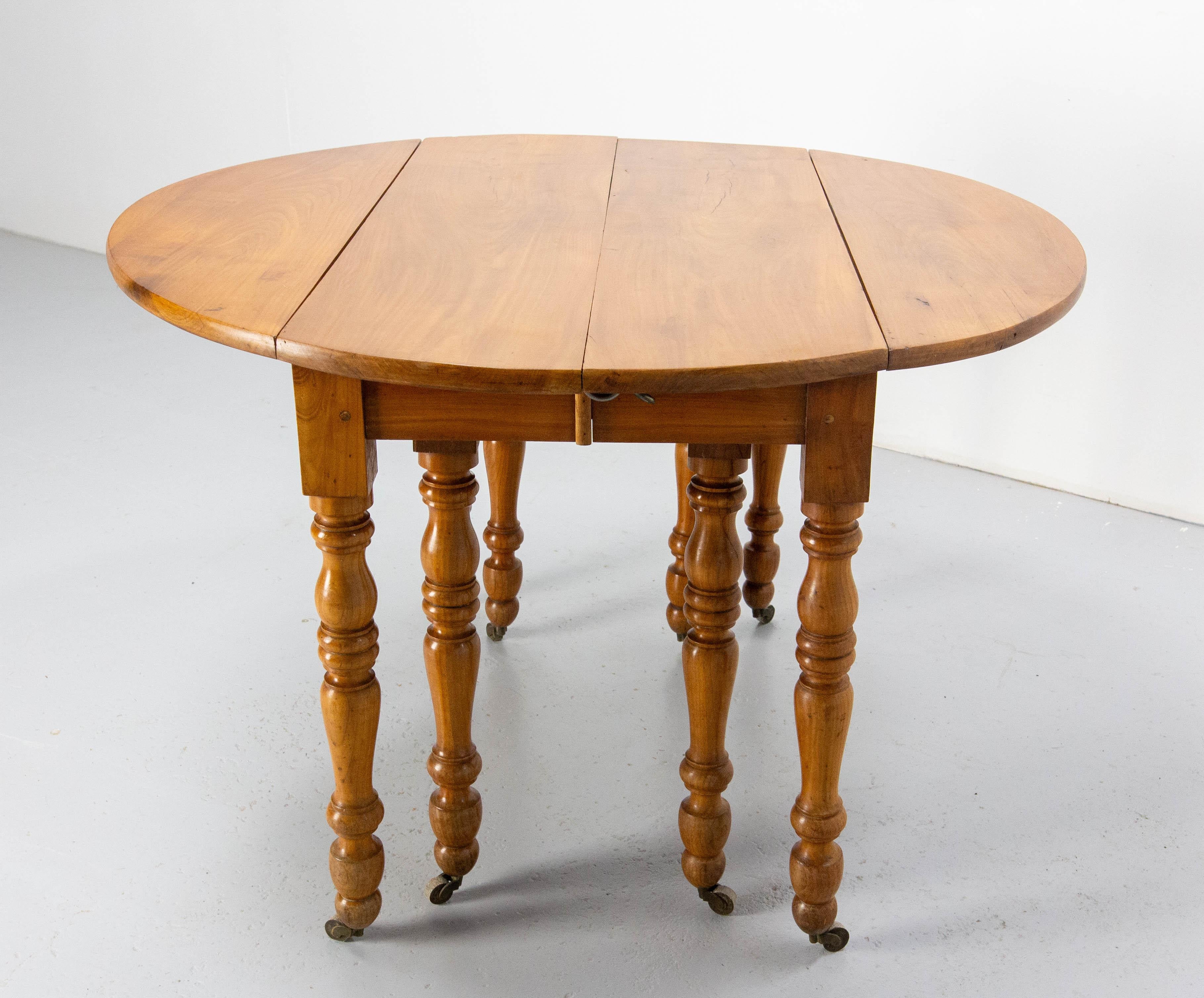 French Cherrywood Dining Extending Table Louis Philippe Period, Mid 19th C In Good Condition For Sale In Labrit, Landes