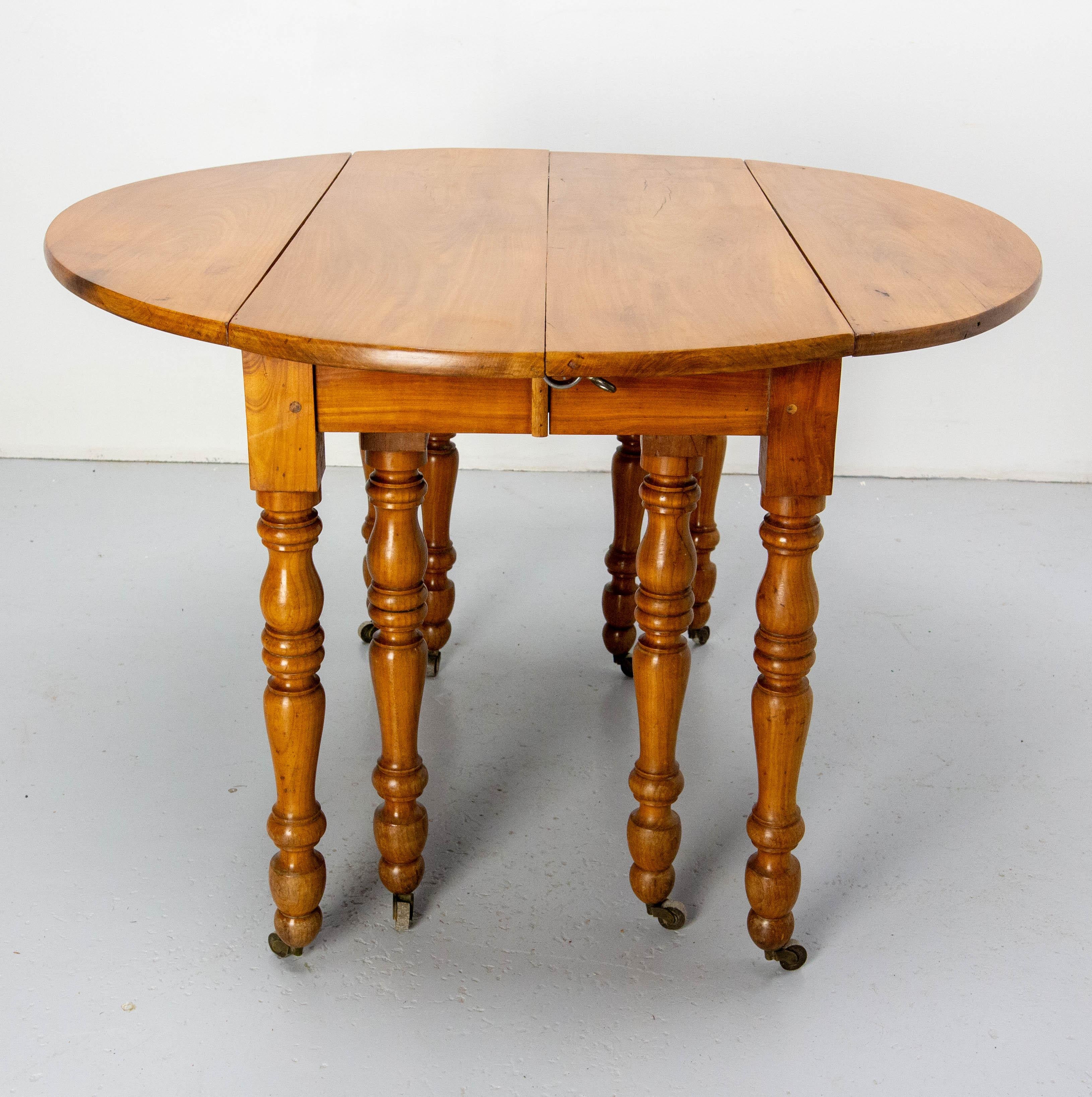 19th Century French Cherrywood Dining Extending Table Louis Philippe Period, Mid 19th C For Sale