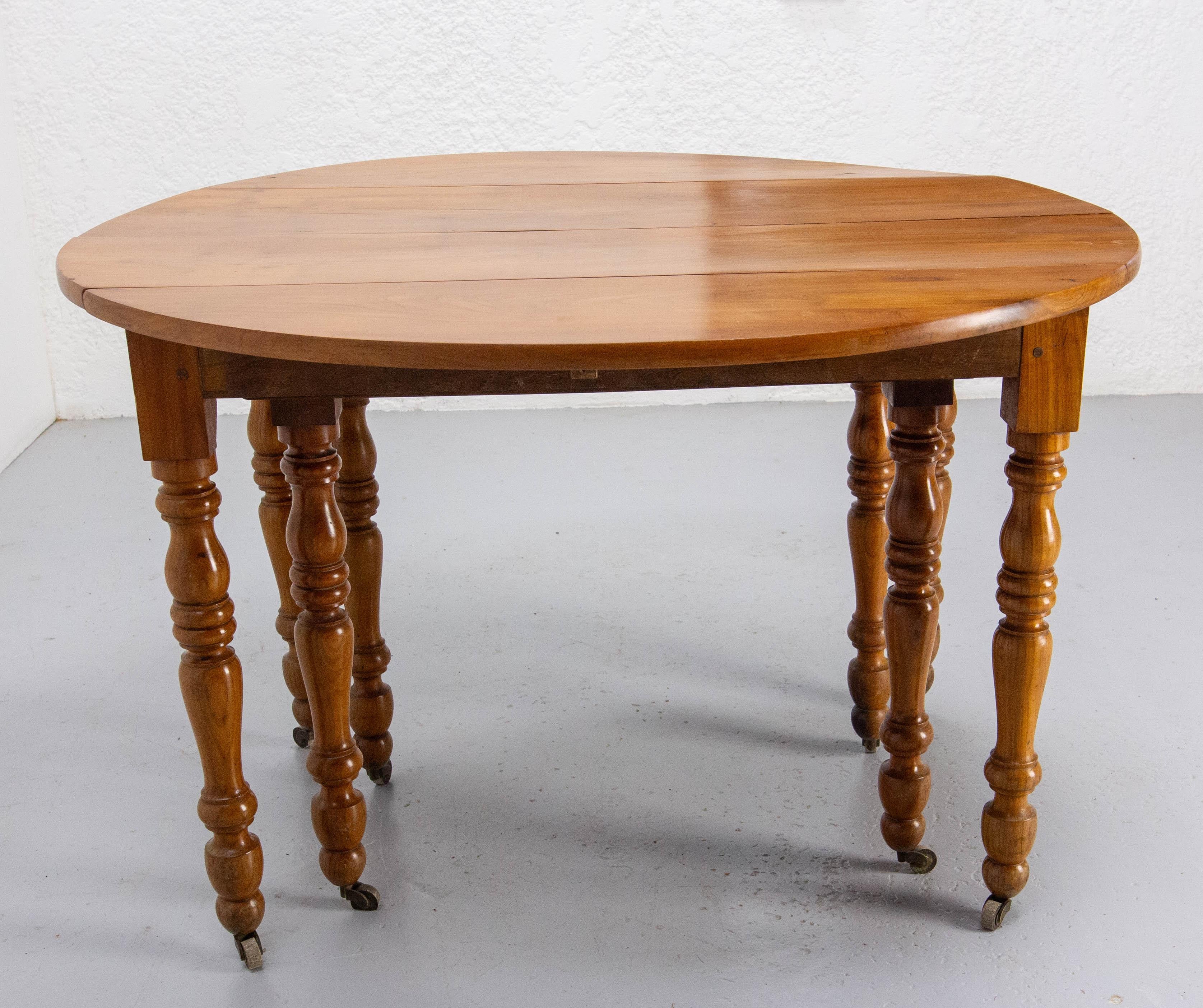 French Cherrywood Dining Extending Table Louis Philippe Period, Mid 19th C For Sale 1