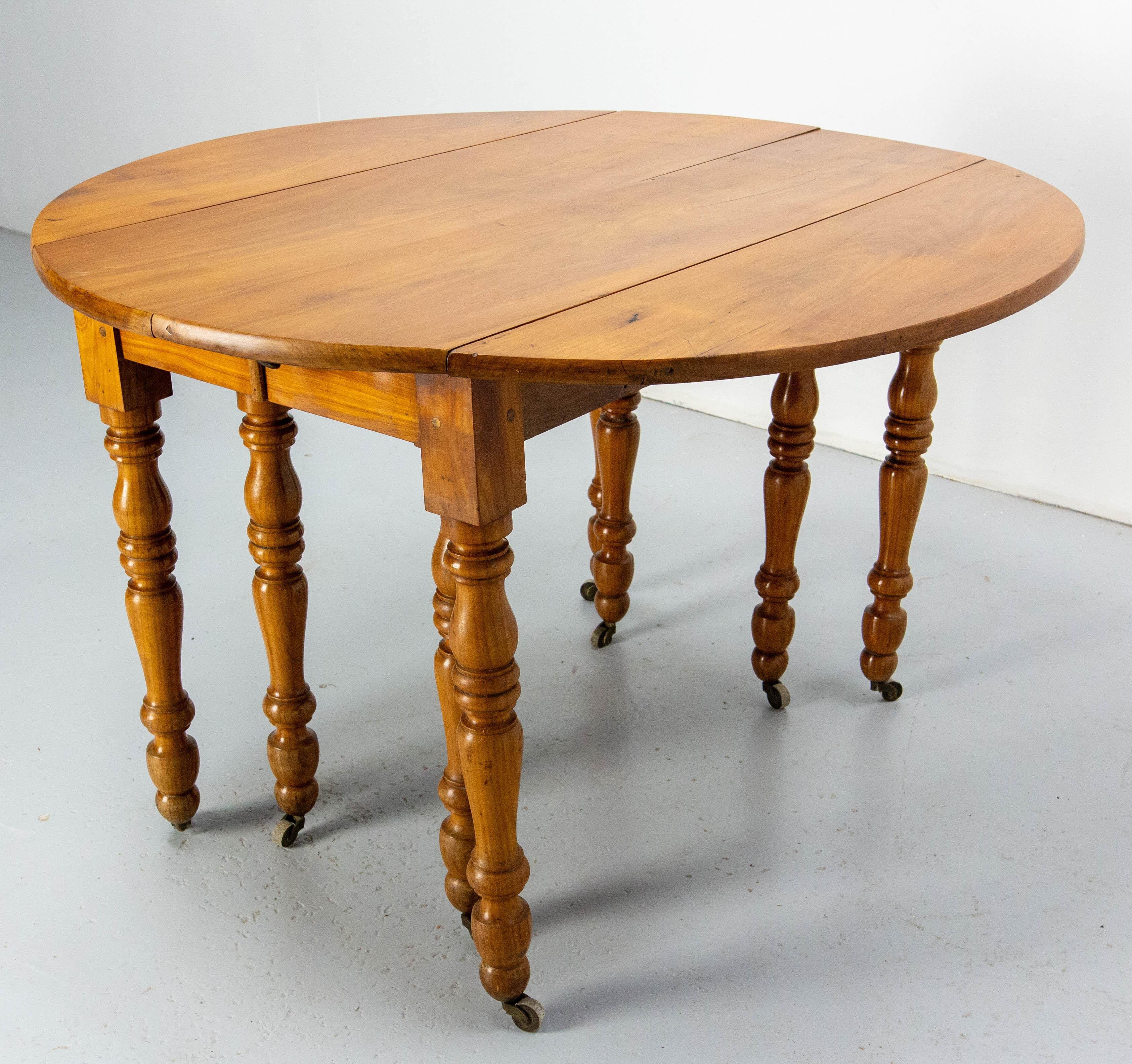 French Cherrywood Dining Extending Table Louis Philippe Period, Mid 19th C For Sale 2