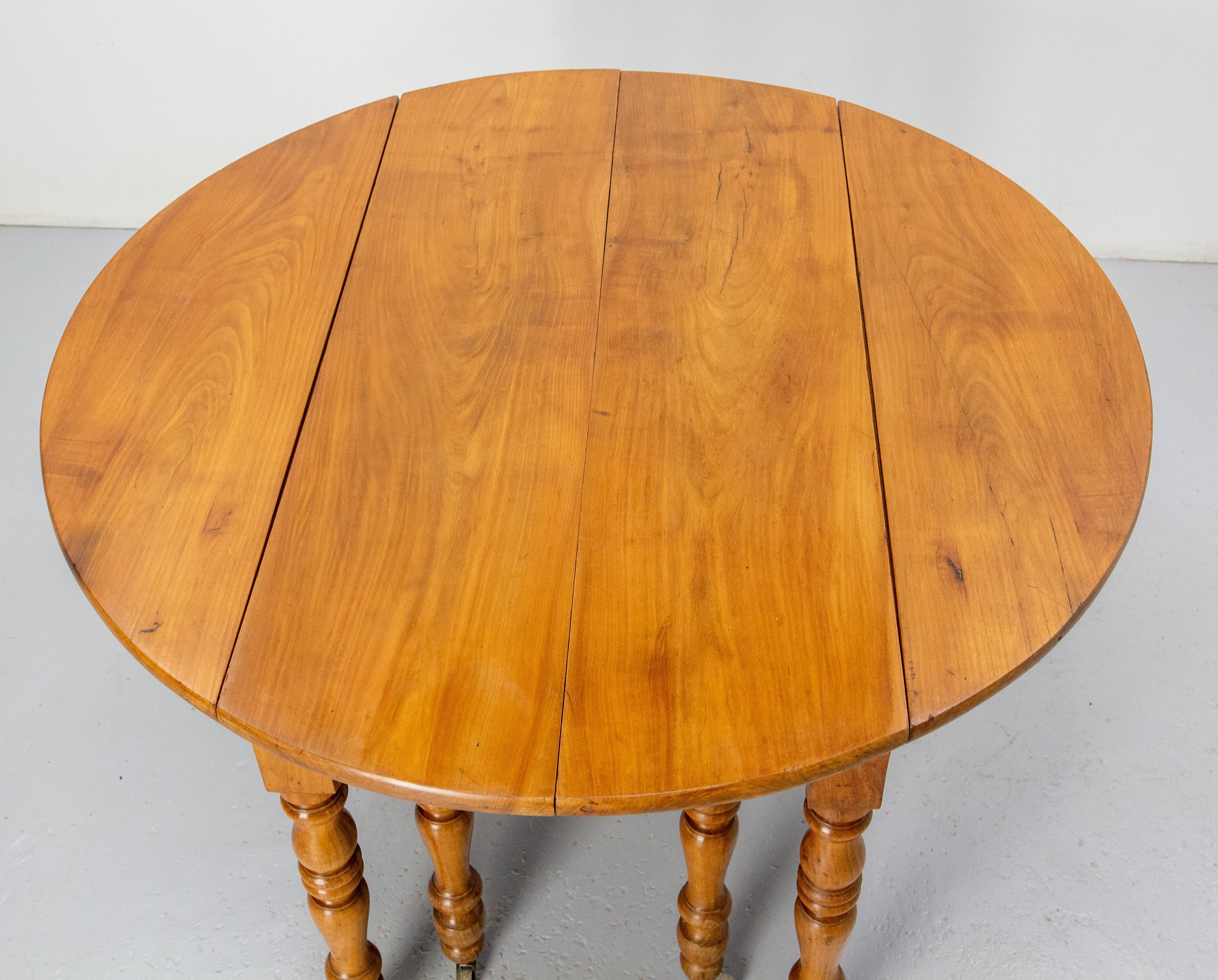 French Cherrywood Dining Extending Table Louis Philippe Period, Mid 19th C For Sale 5