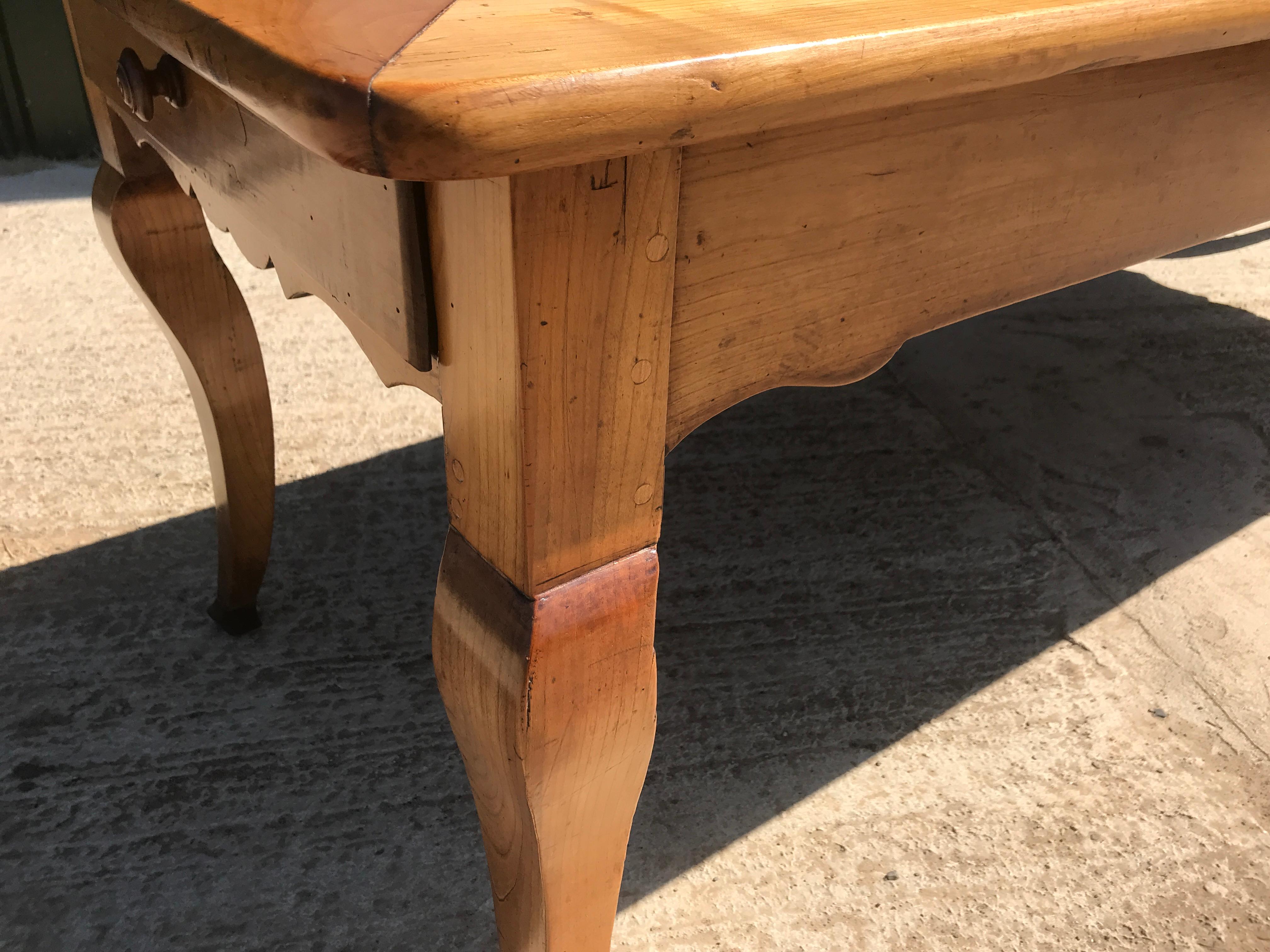 French Cherrywood Farmhouse Dining Table In Good Condition In Chulmleigh, Devon