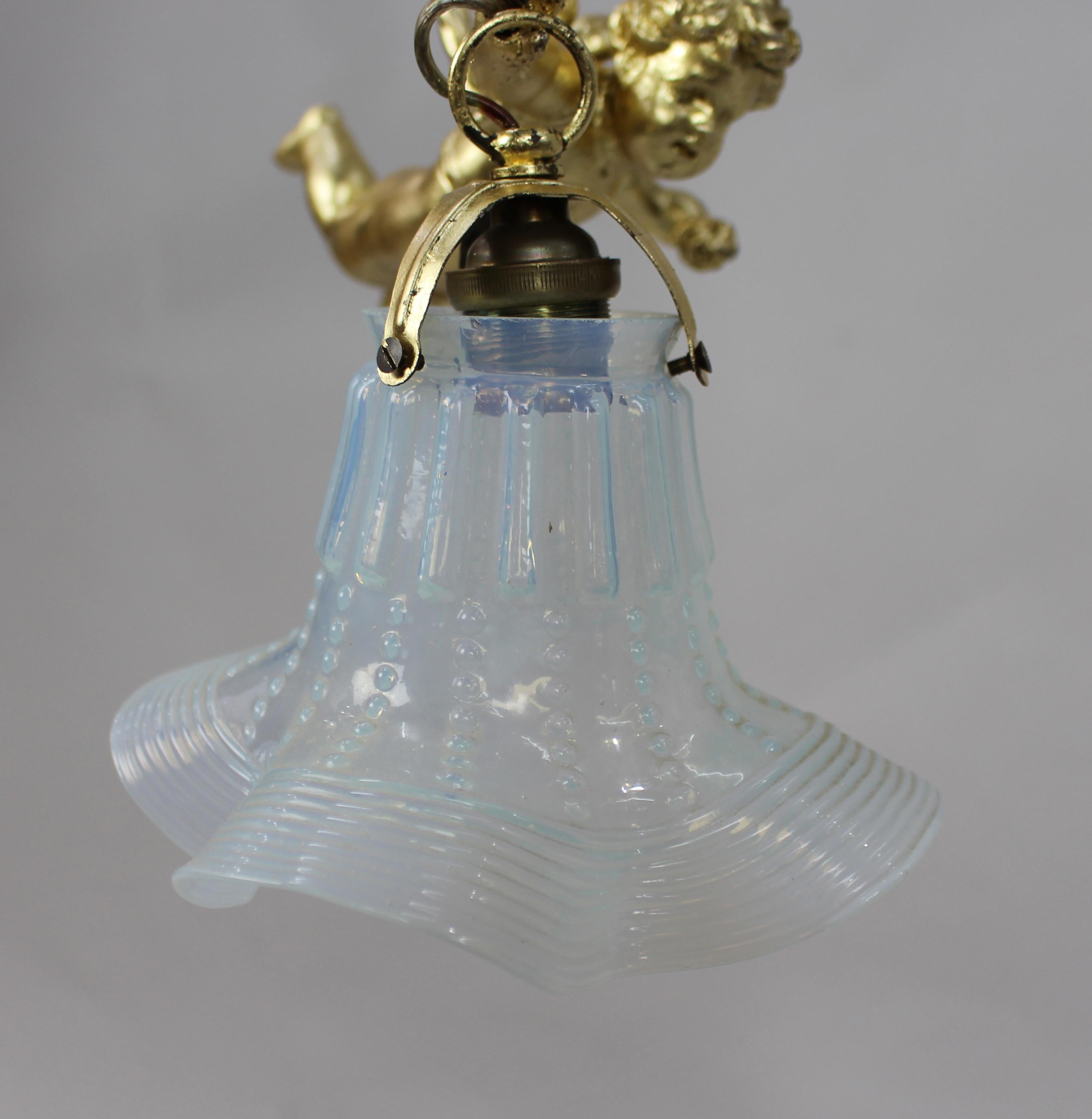 Lámpara colgante francesa Querubín con pantalla de cristal de vaselina, hacia 1900-1920 en venta 4