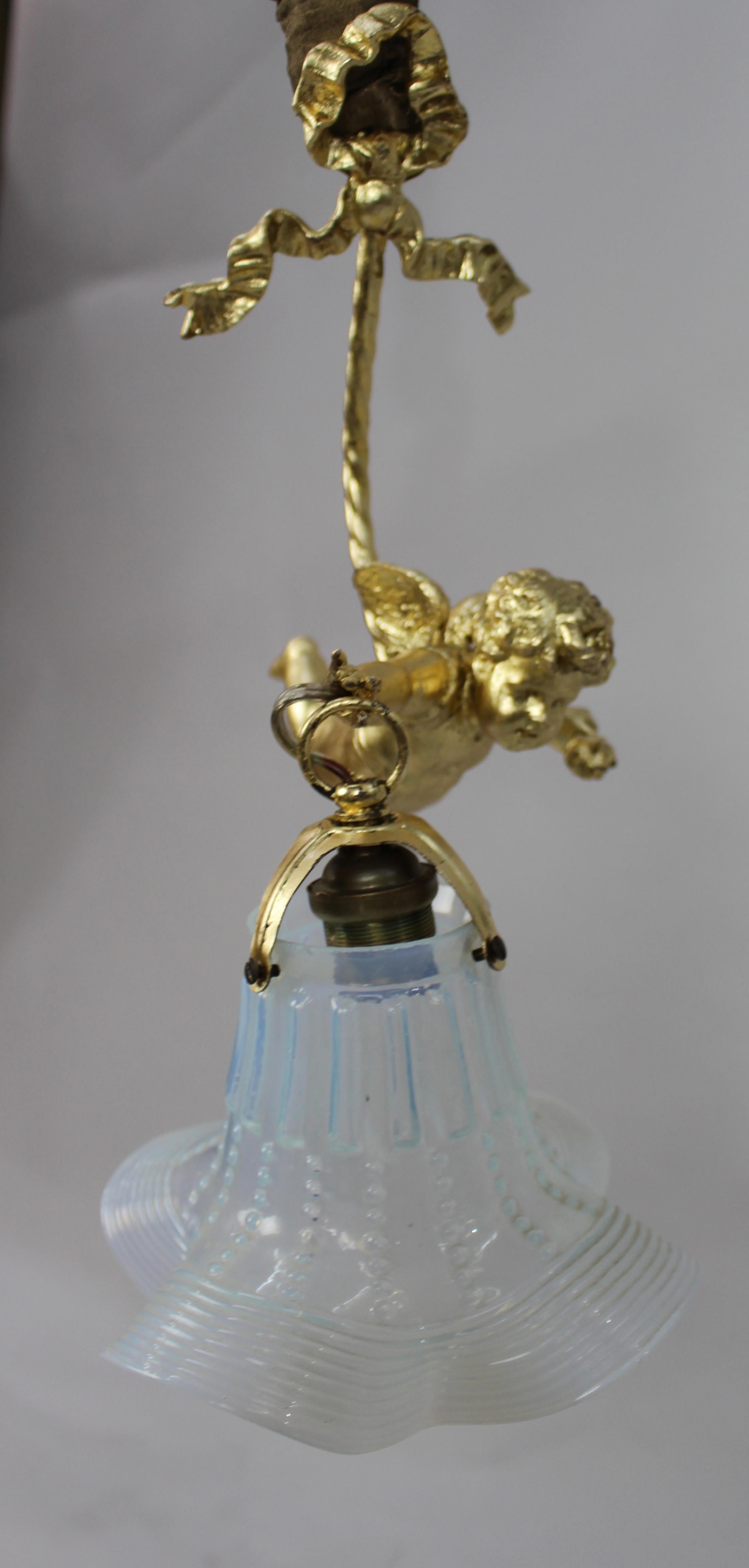 Lámpara colgante francesa Querubín con pantalla de cristal de vaselina, hacia 1900-1920 en venta 3