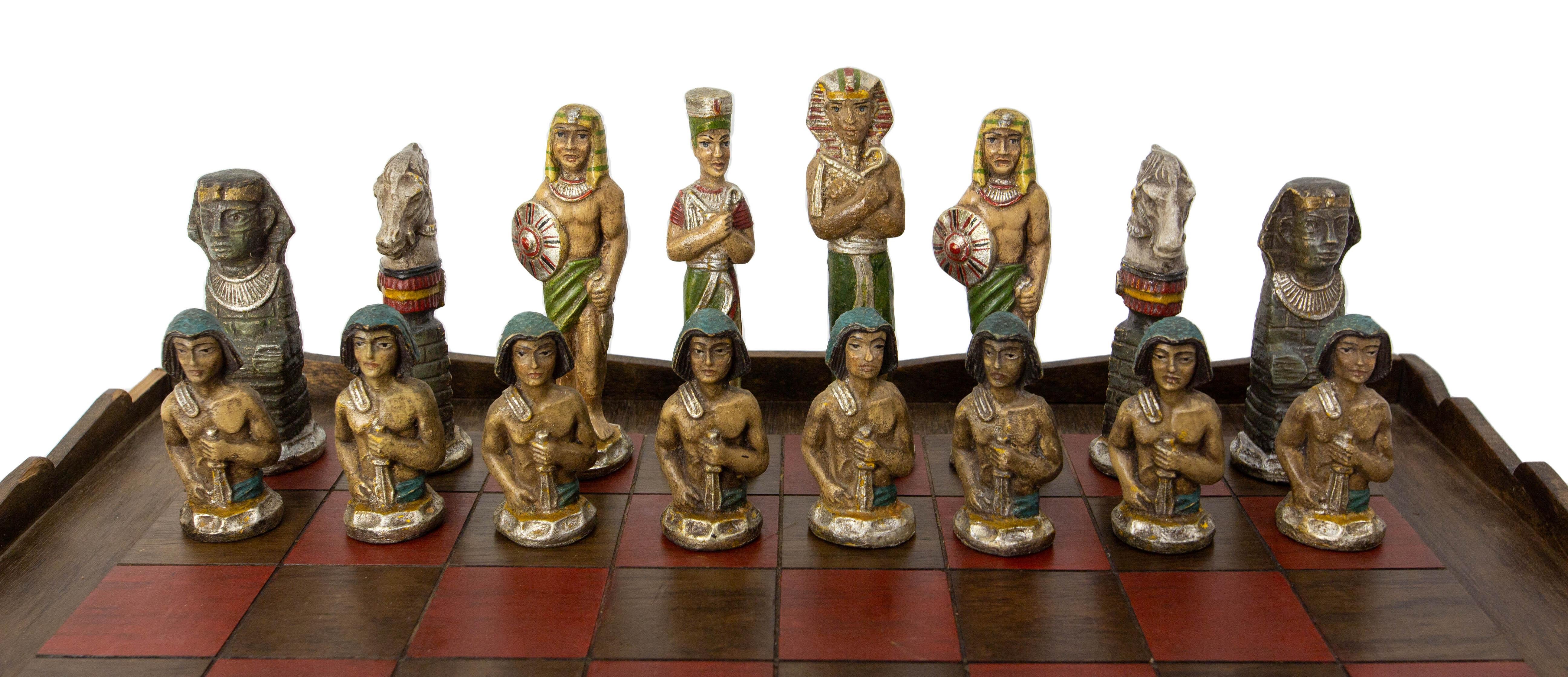 Thème d'échecs français de l'Égypte ancienne  Plâtre et Wood restaurés, vers 1920 en vente 1