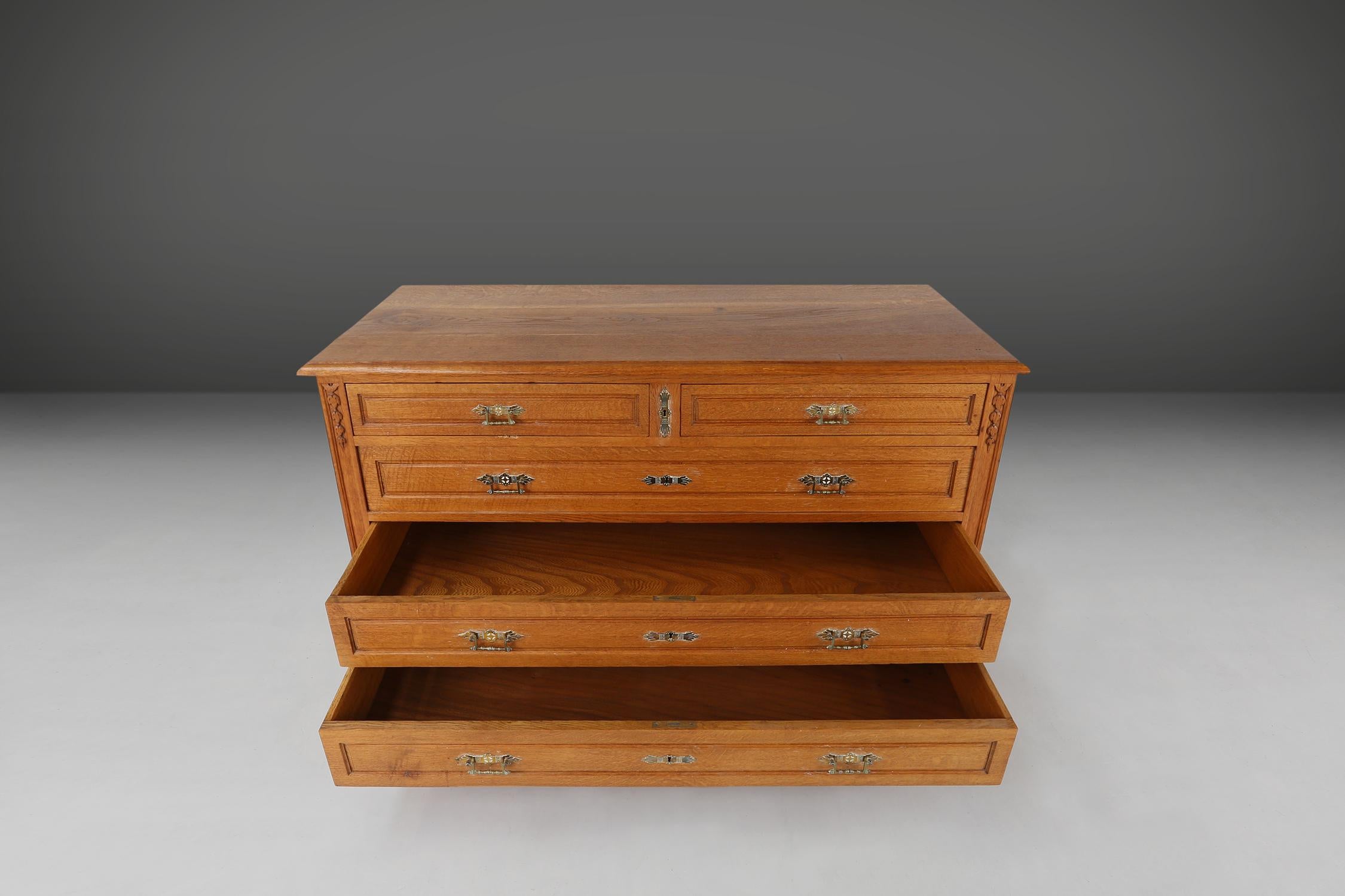 Mid-19th Century French chest of drawers 1850 For Sale