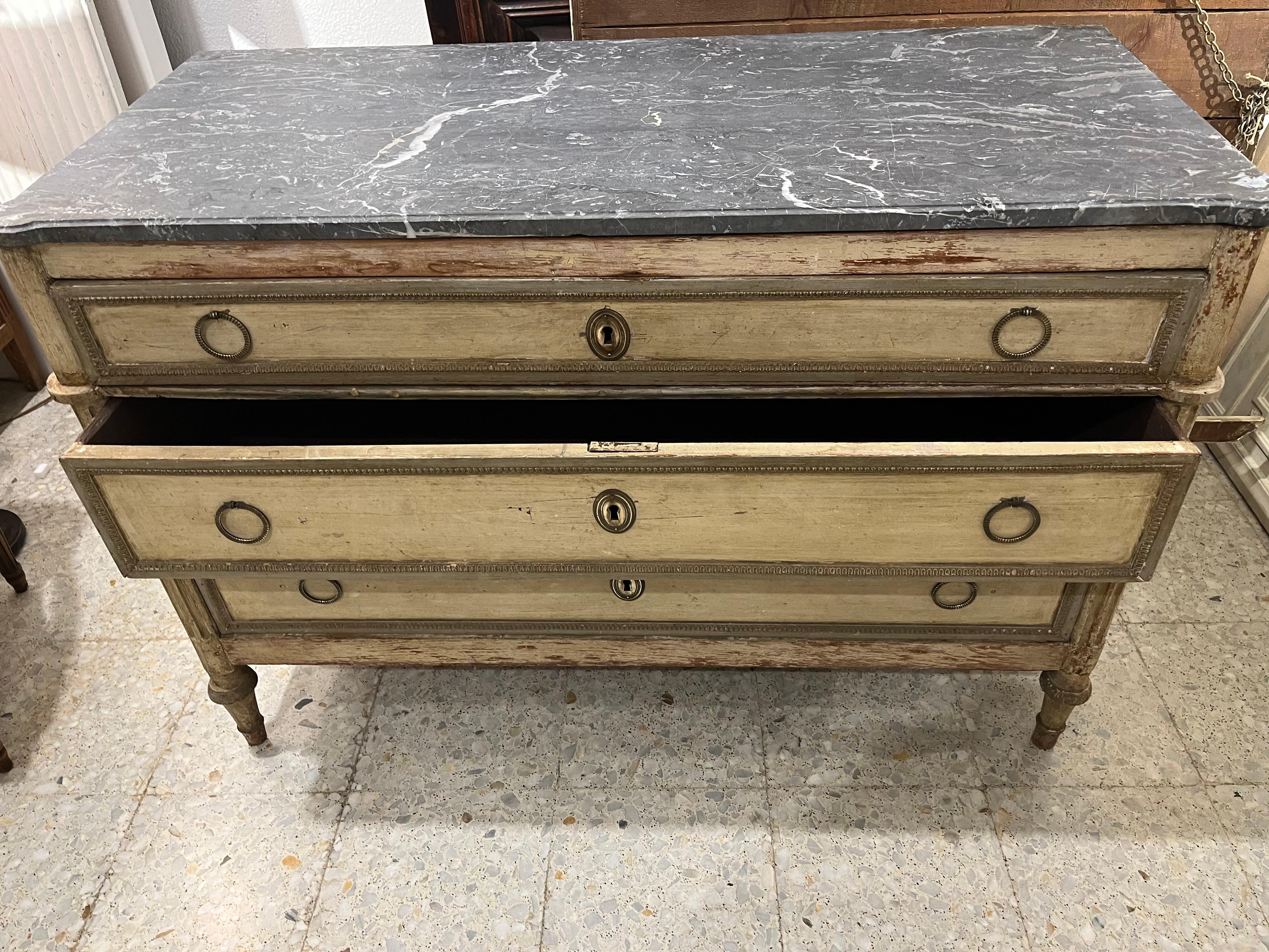 Commode française d'époque Directoire, bois sculpté et patiné en vente 5