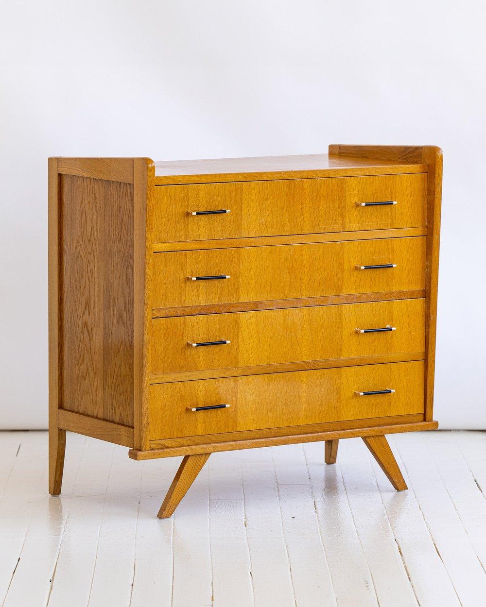 French Chest of Drawers with splaed front legs and red velvet-lined drawers.

Materials – Oak, velvet
Origin – France

Dimensions – 35