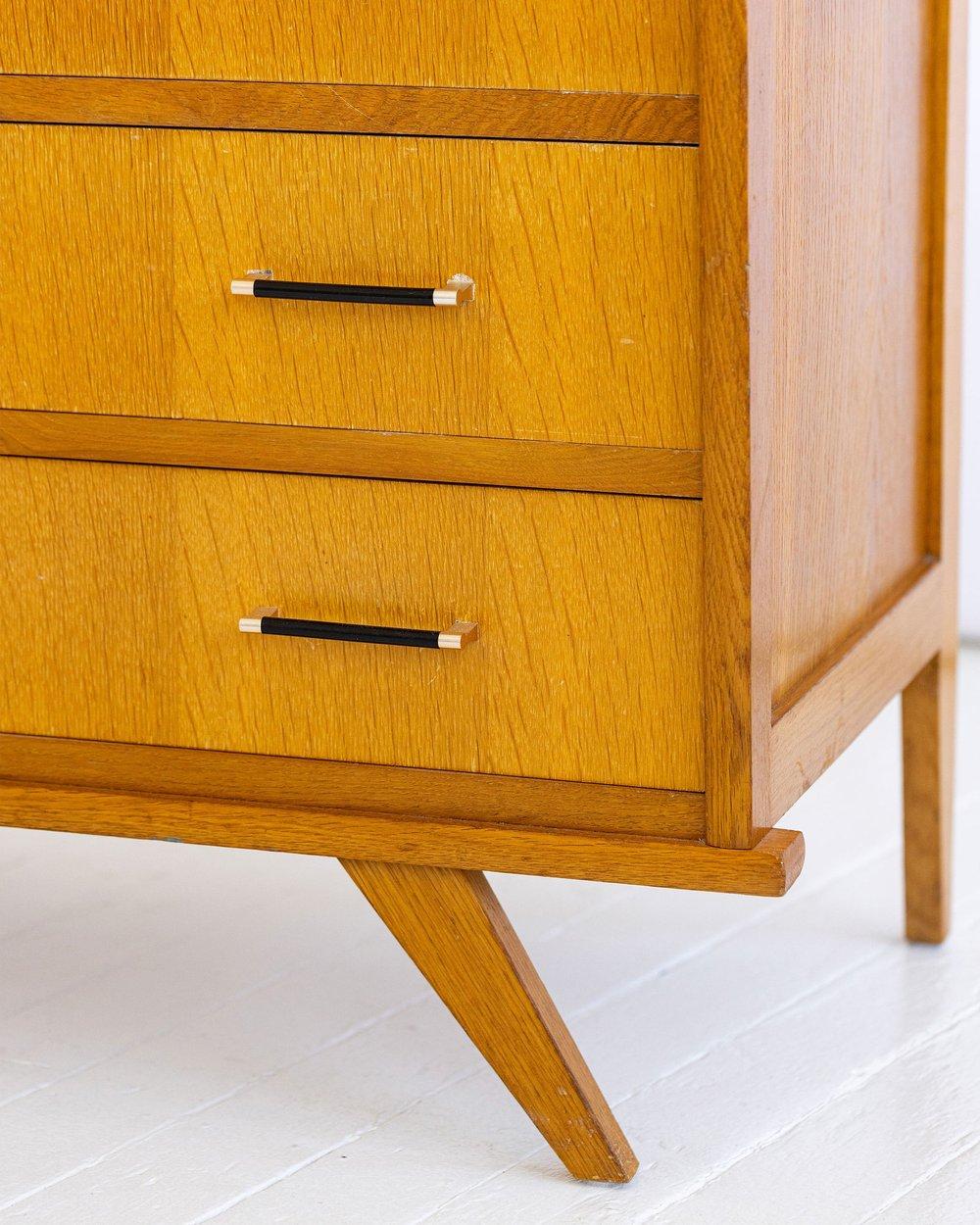 French Chest of Drawers In Good Condition For Sale In Bantam, CT
