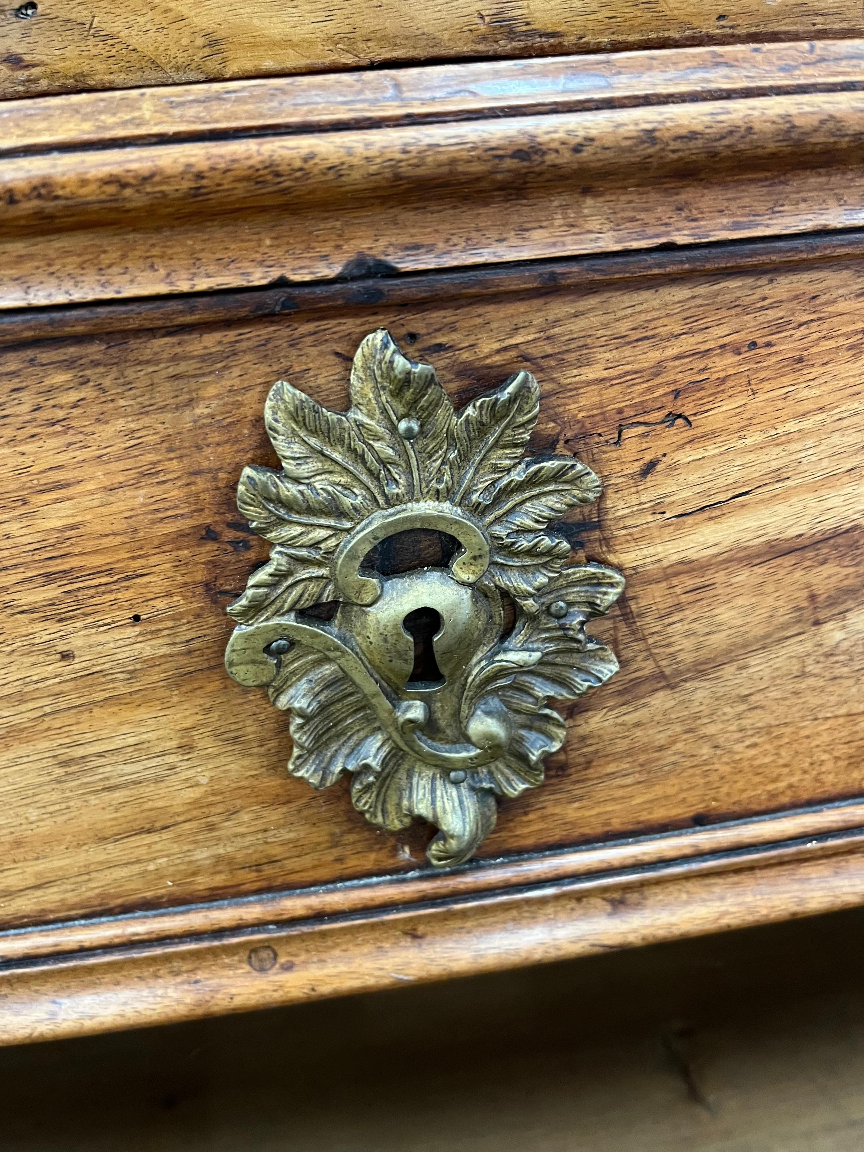 French Chest of Drawers Fruit Wood Original Bronze Hardwares Beginning 19th In Good Condition For Sale In Miami, FL