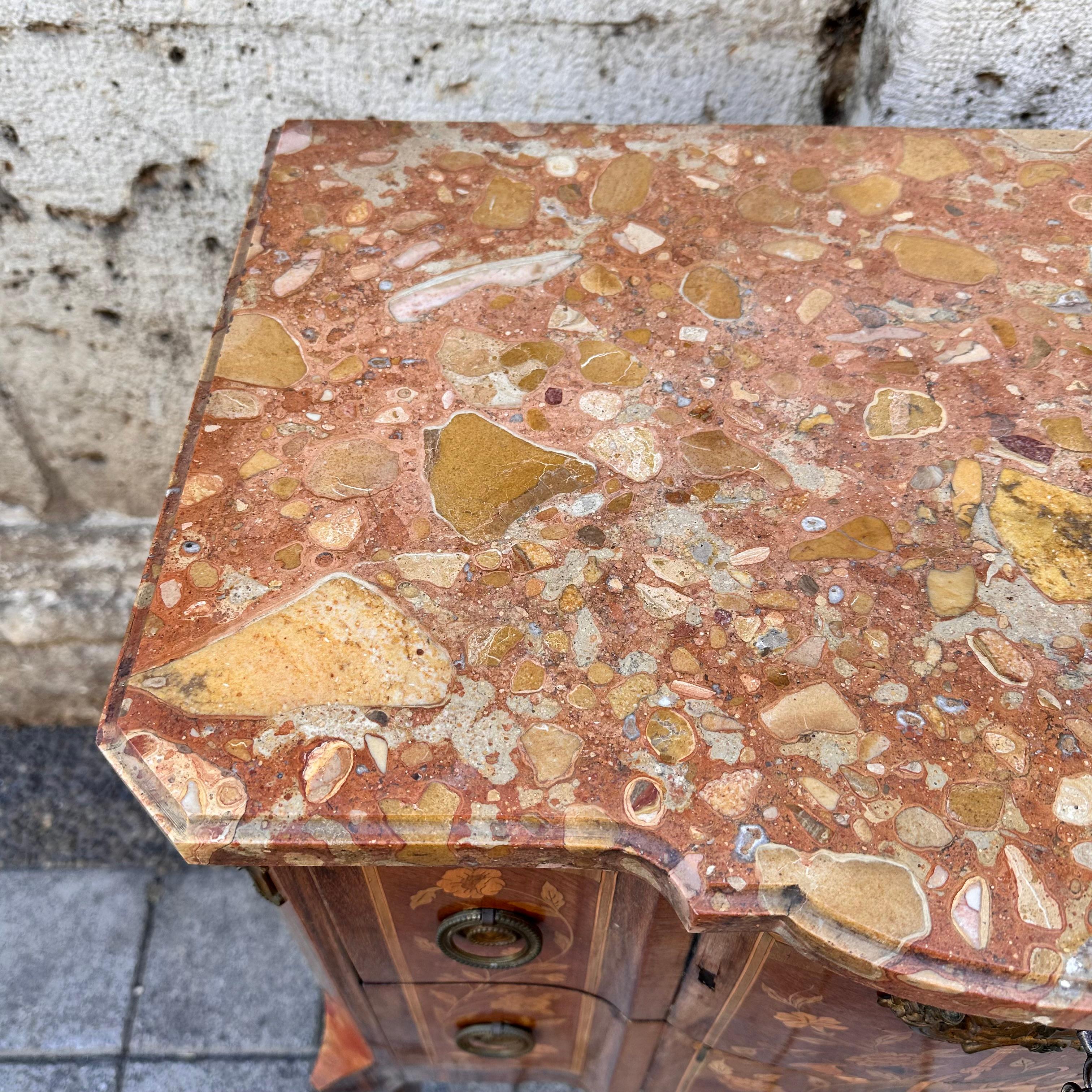 Cassettiera francese in legno e bronzo, transizione Luigi XV e Luigi XVI in vendita 5