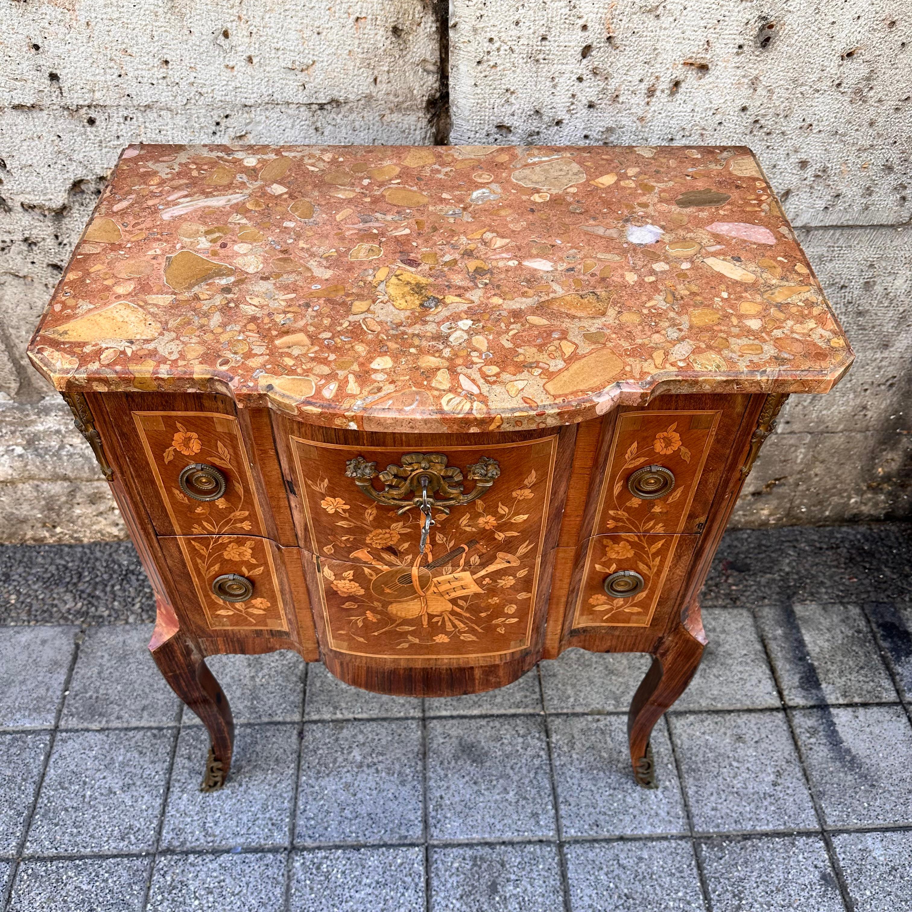 Cassettiera francese in legno e bronzo, transizione Luigi XV e Luigi XVI in vendita 8