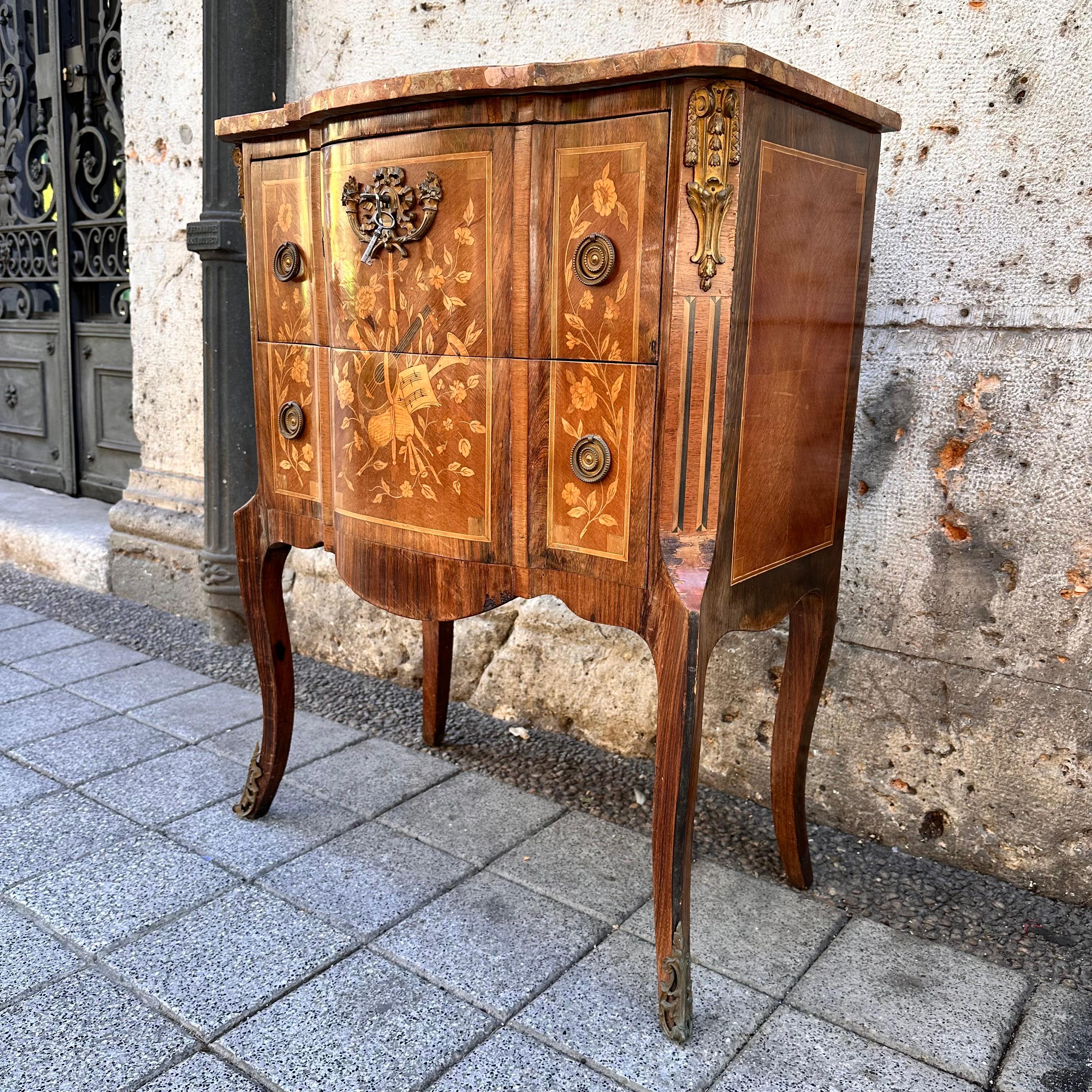 Cassettiera francese in legno e bronzo, transizione Luigi XV e Luigi XVI in vendita 1
